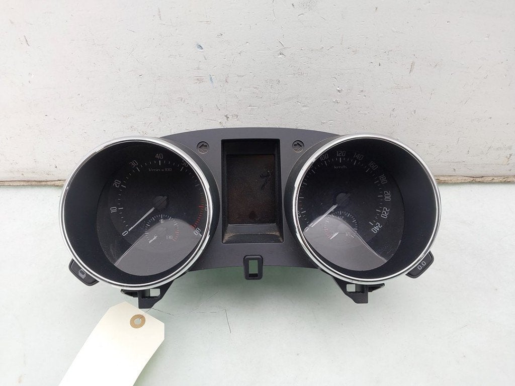 COCKPIT Skoda Yeti (5LAC) (|5L0920800JKD0|5L0920800J|), Gebruikt, Info@skoda-auto.de, Skoda, Max-Planck-Straße  3-5
64331  Weiterstadt, DE