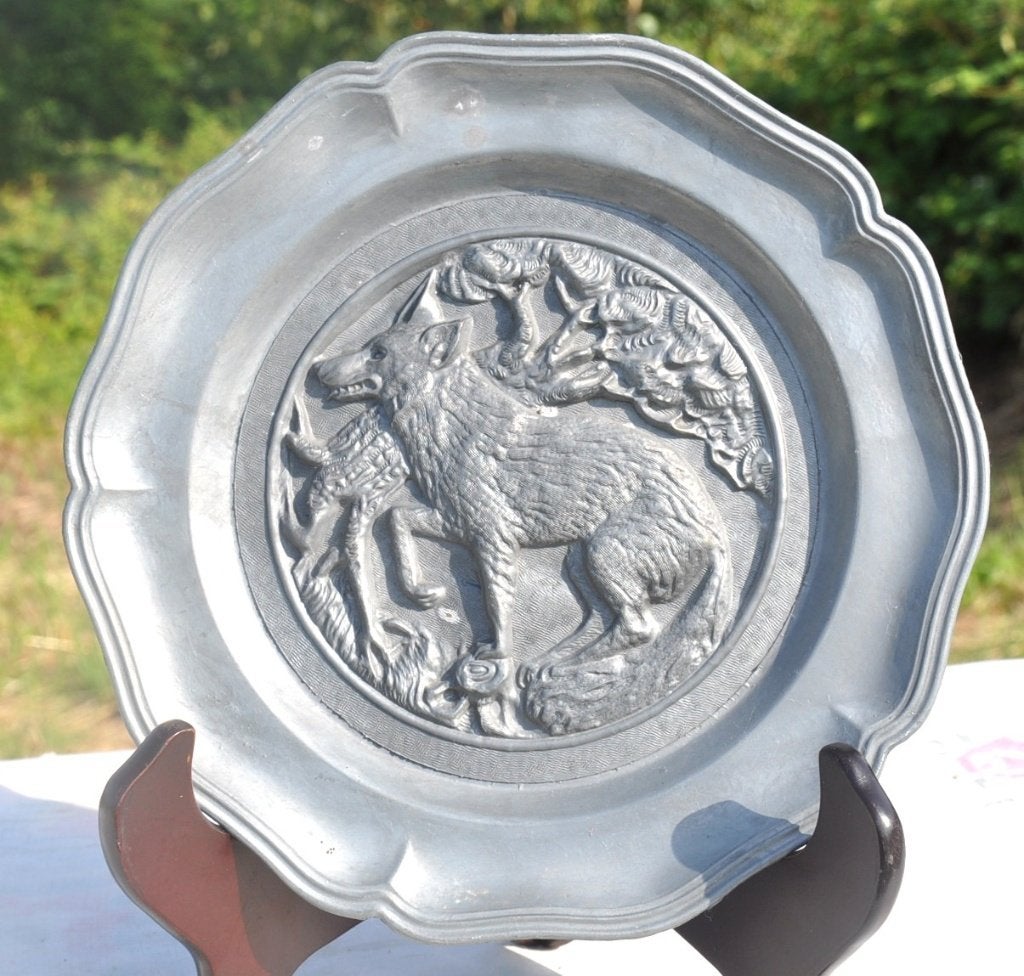 assiette imitation étain décor loup, Enlèvement ou Envoi