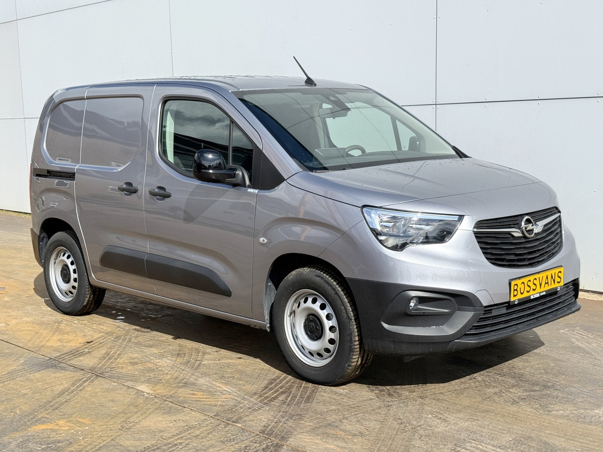 Opel e-Cargo 50kWh 136PK Elektrisch! L1 285KM WLTP Cruise co, Auto's, Stof, Gebruikt, Automatische klimaatregeling, 136 pk