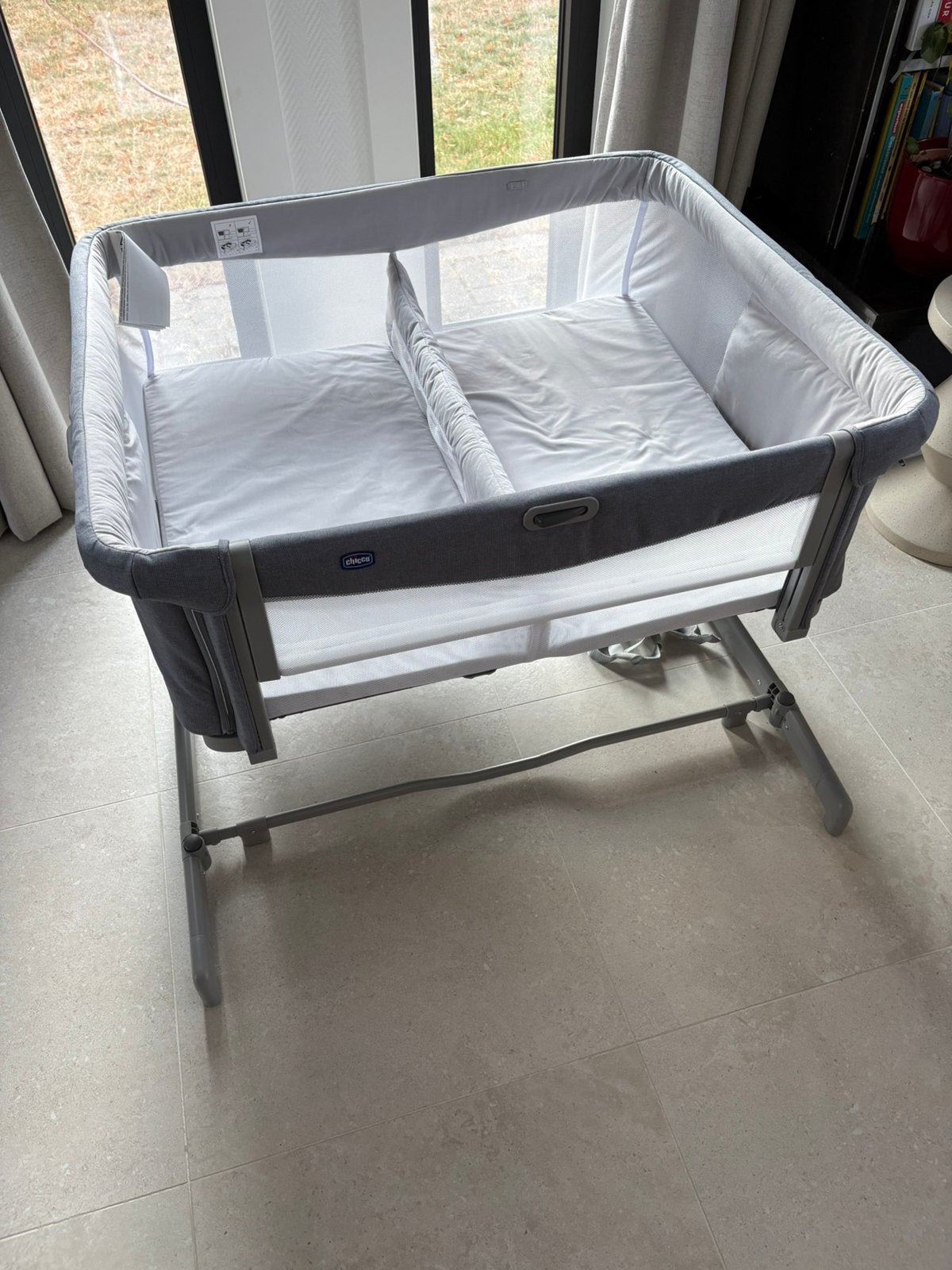 Chicco Next2Me twins cosleeper + 2 sets hoeslakens, Kinderen en Baby's, Babywiegjes en Ledikanten, Ophalen, Zo goed als nieuw