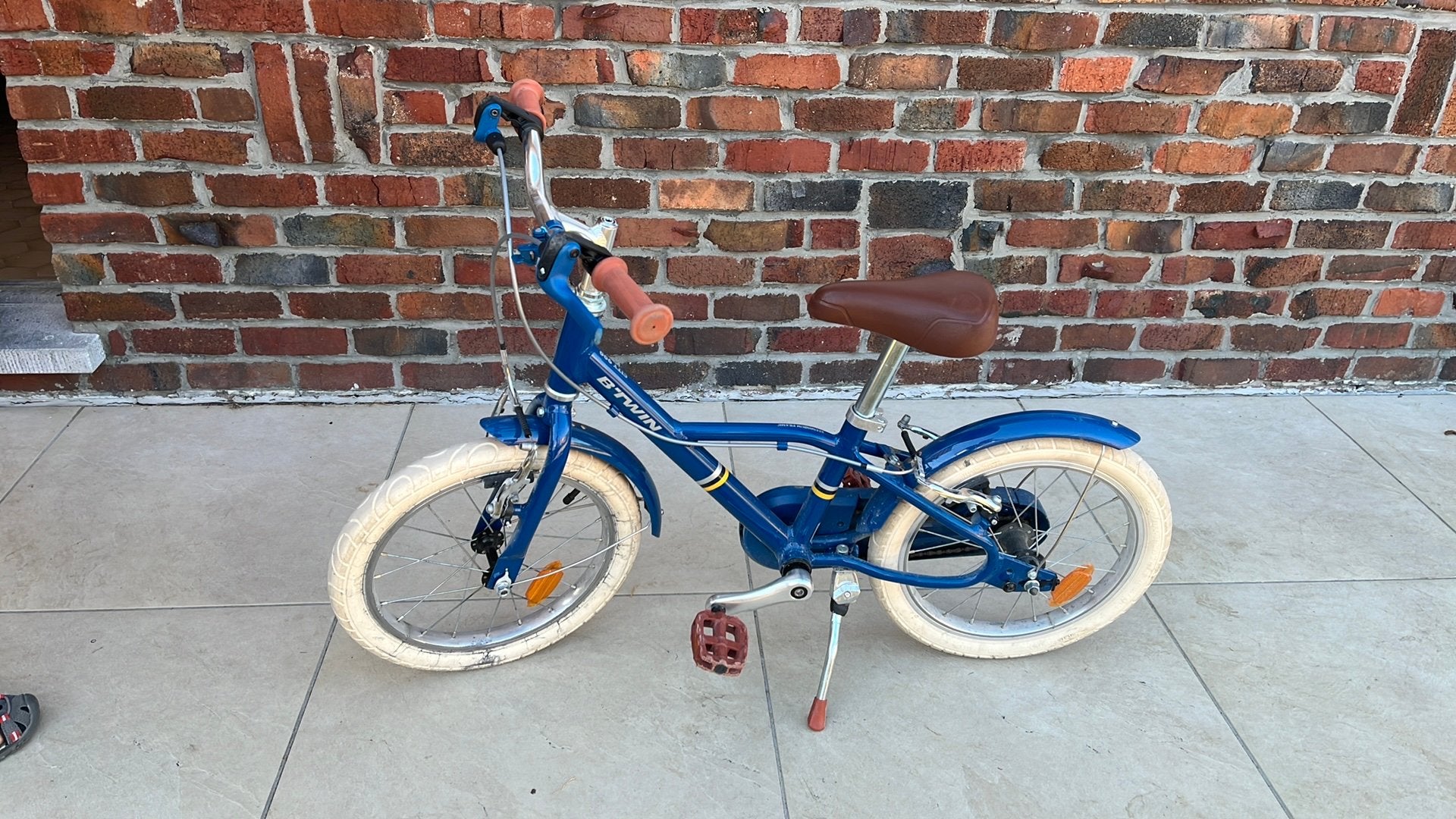 Vélo enfant 16” aluminium - Léger et maniable (105-120 cm), Fietsen en Brommers, Fietsen | Jongens, Ophalen, Gebruikt, Handrem