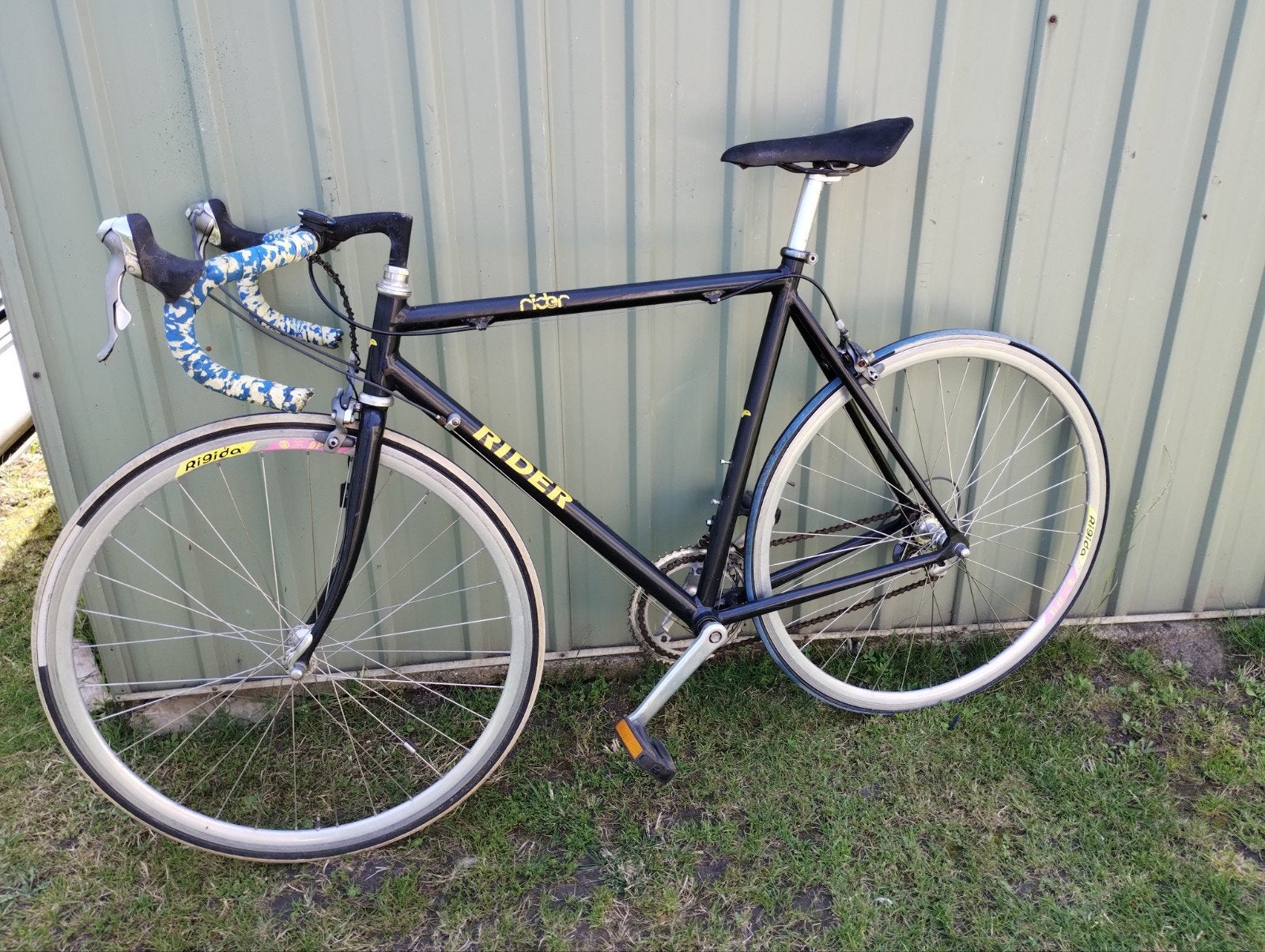 Koersfiets rider, Enlèvement
