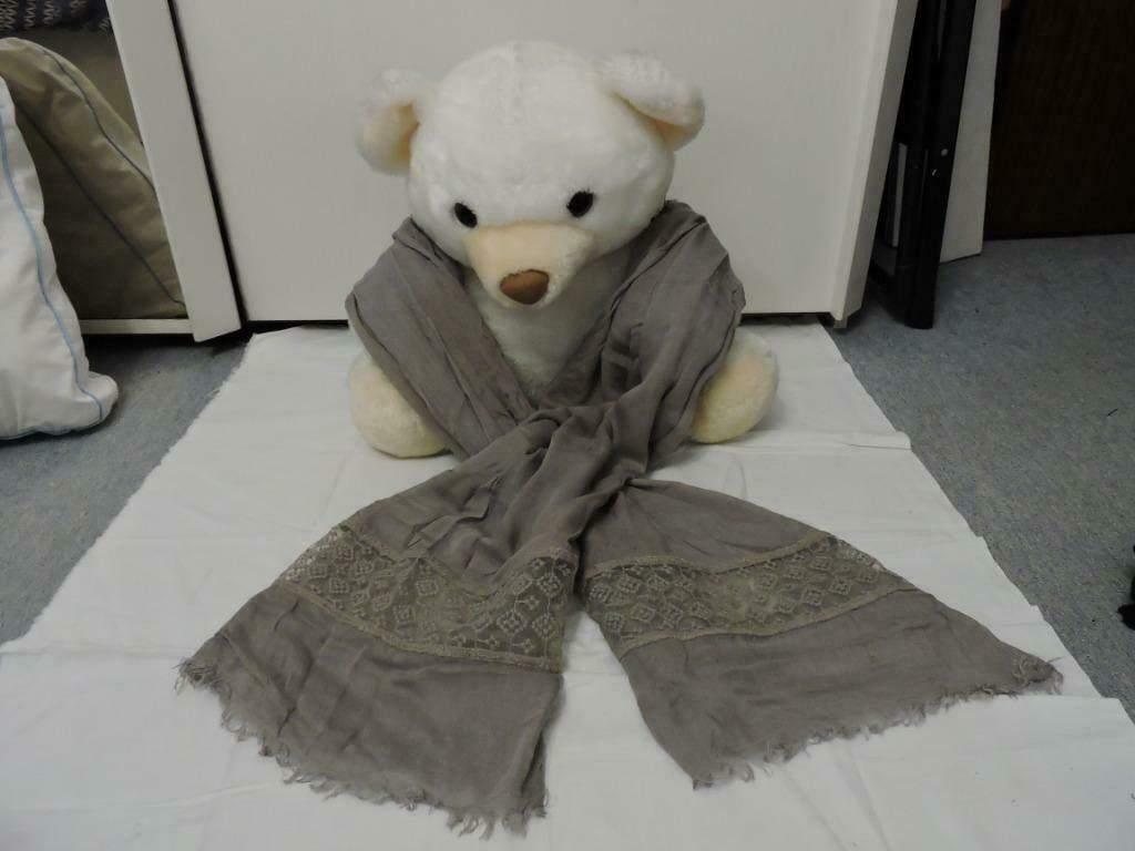 A SAISIR Magnifique foulard ( / écharpe ) gris NEUF, Enlèvement ou Envoi, Neuf, Écharpe