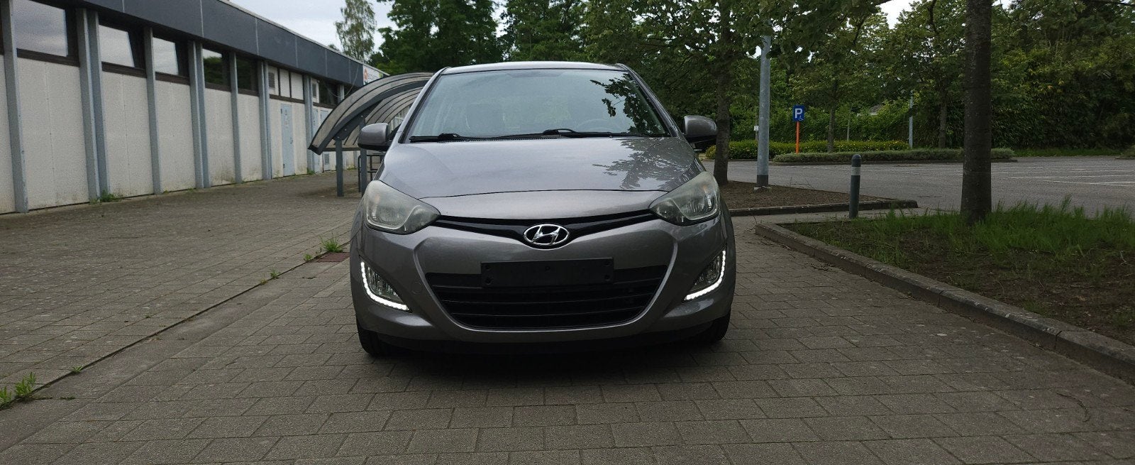 Hyundai i20 1.4 Benzine Automaat. 2013 Met 103.000 Km l., Stof, Parkeersensor, Bedrijf, Grijs