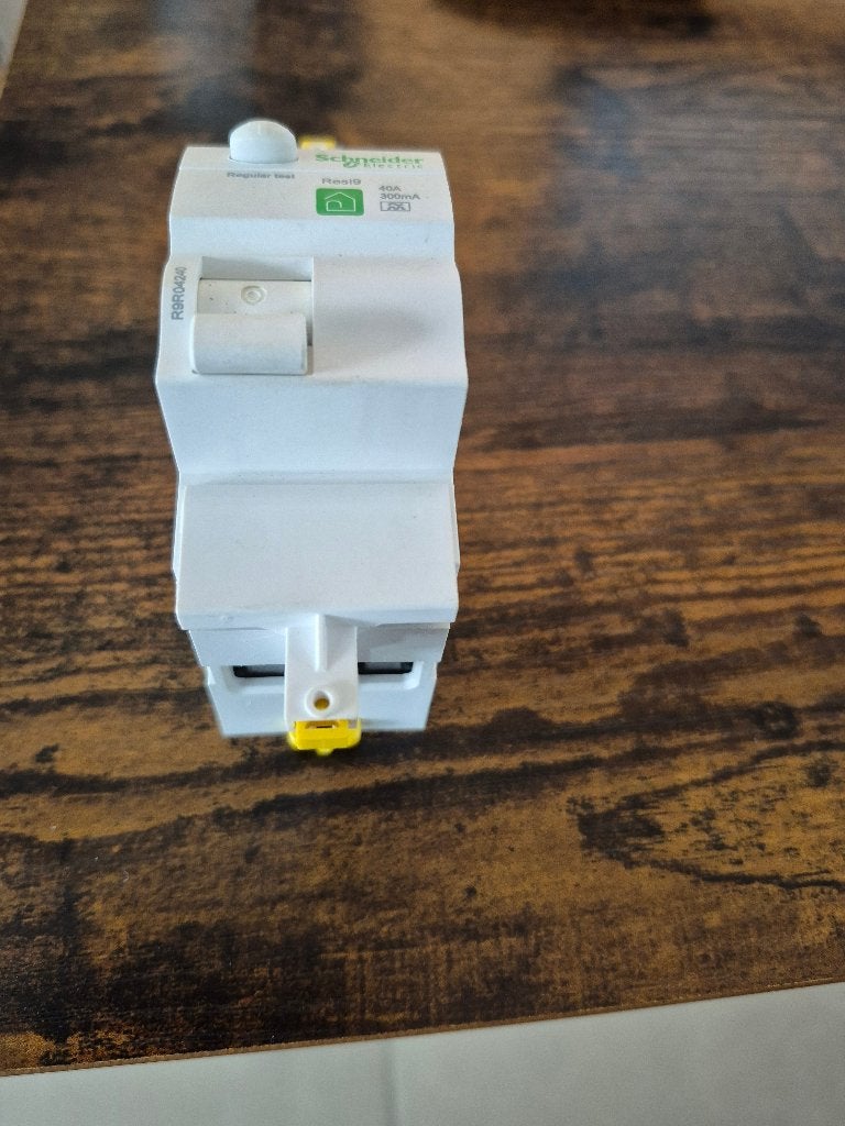 Interrupteur différentiel 2P 40A 300 mA, Bricolage & Construction, Électricité & Câbles, Envoi, Neuf, Schneider Electric, Interrupteur différentiel