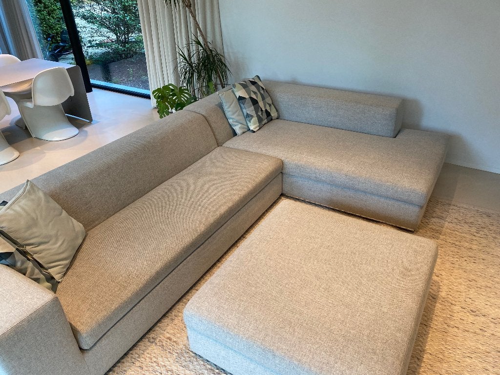 Sur & Plus sofa - grijze zetel met poef, Maison & Meubles, Banc d'angle, Quatre personnes ou plus, Comme neuf, Enlèvement