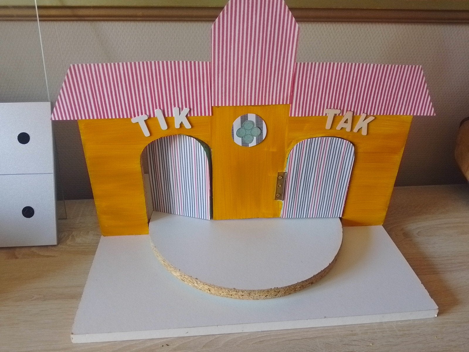 Zelfgemaakt tik tak huisje met toebehoren, Enlèvement