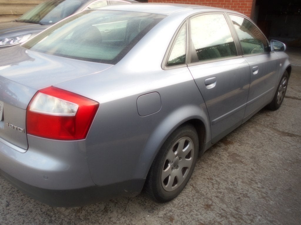 Audi A4 1900 diesel bj . 2004 235000 km, Autos, Achat, 4 portes, Capteur de stationnement, Boîte manuelle