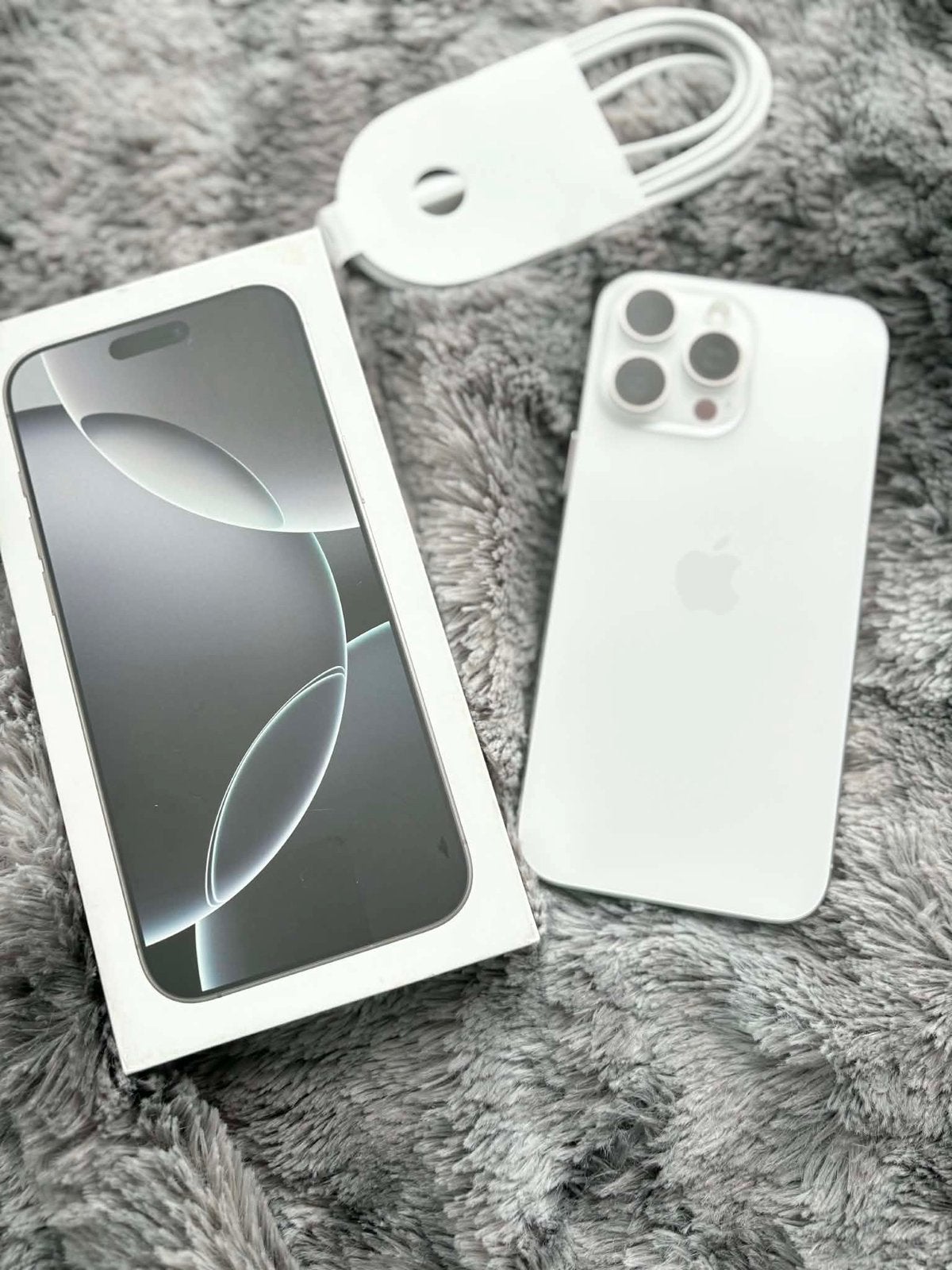 iPhone 16 Pro Max 256 Go — En parfait état (boîte et câble), 256 GB, Enlèvement ou Envoi, IPhone 16 Pro Max, Comme neuf