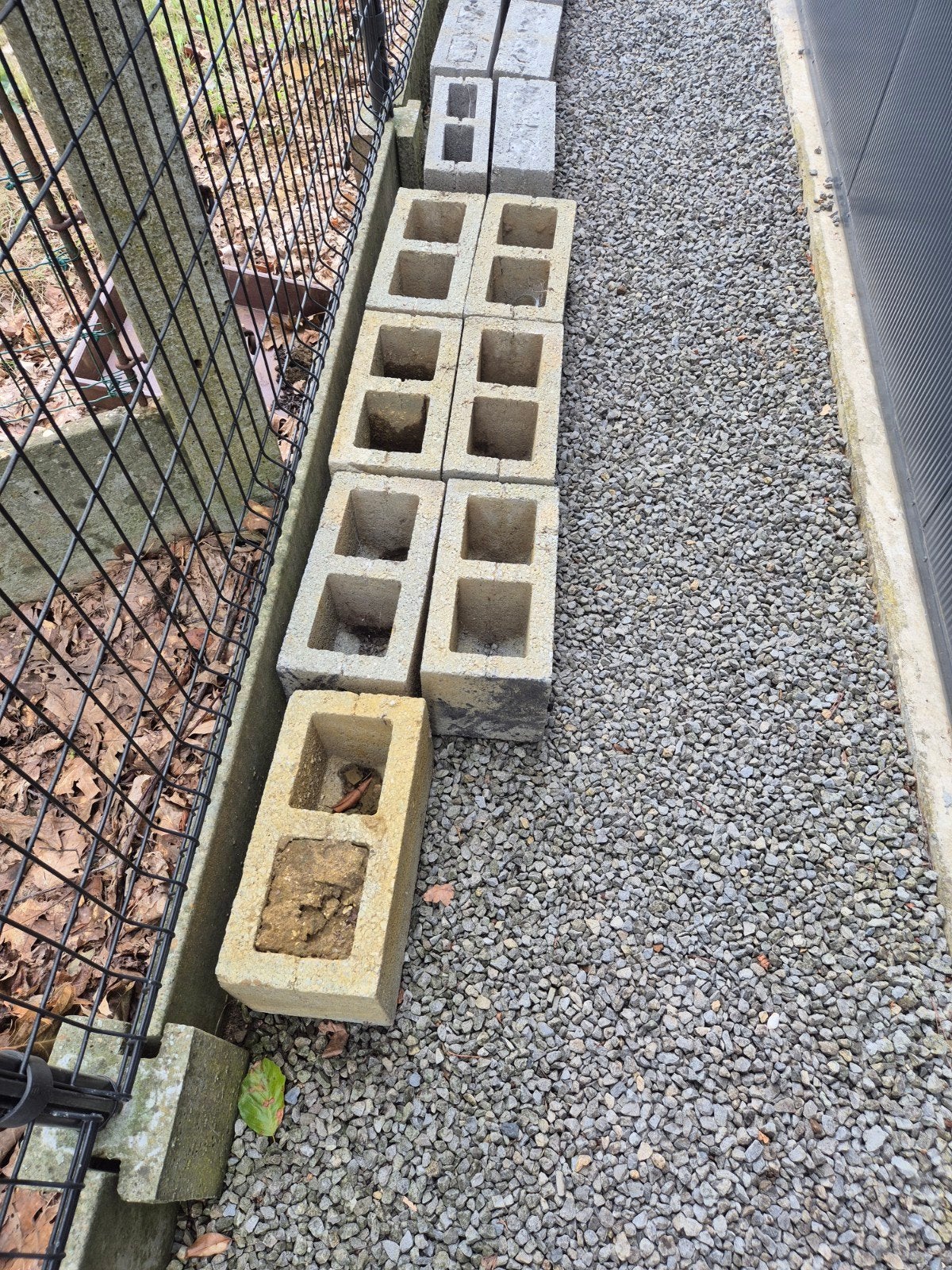 Betonblokken (hol), betonnen snelbouw stenen., Ophalen, Zo goed als nieuw, Beton