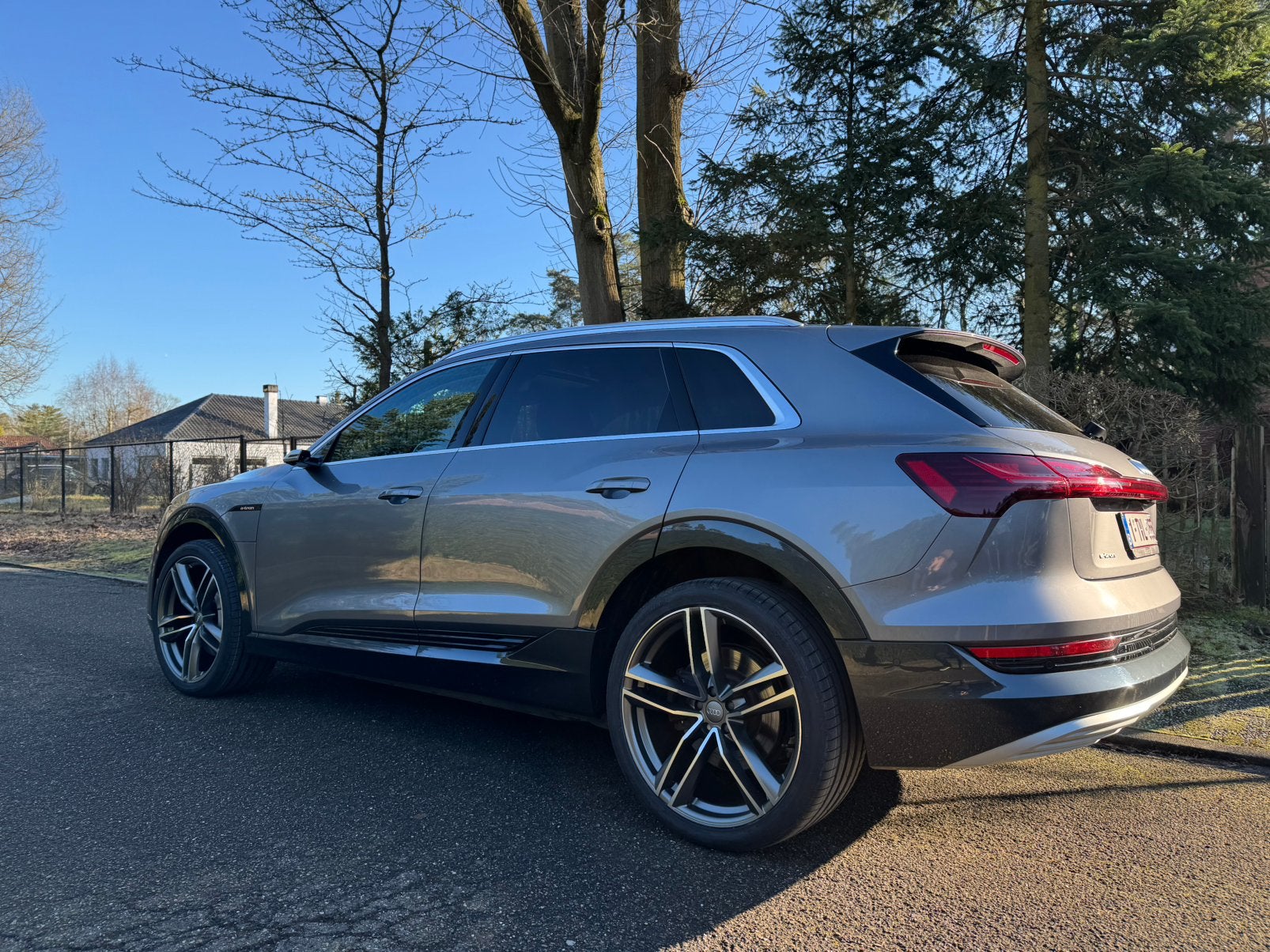 Audi Etron Quattro 55  Audi Approved Plus, Autos, Cuir, Argent ou Gris, Achat, Noir