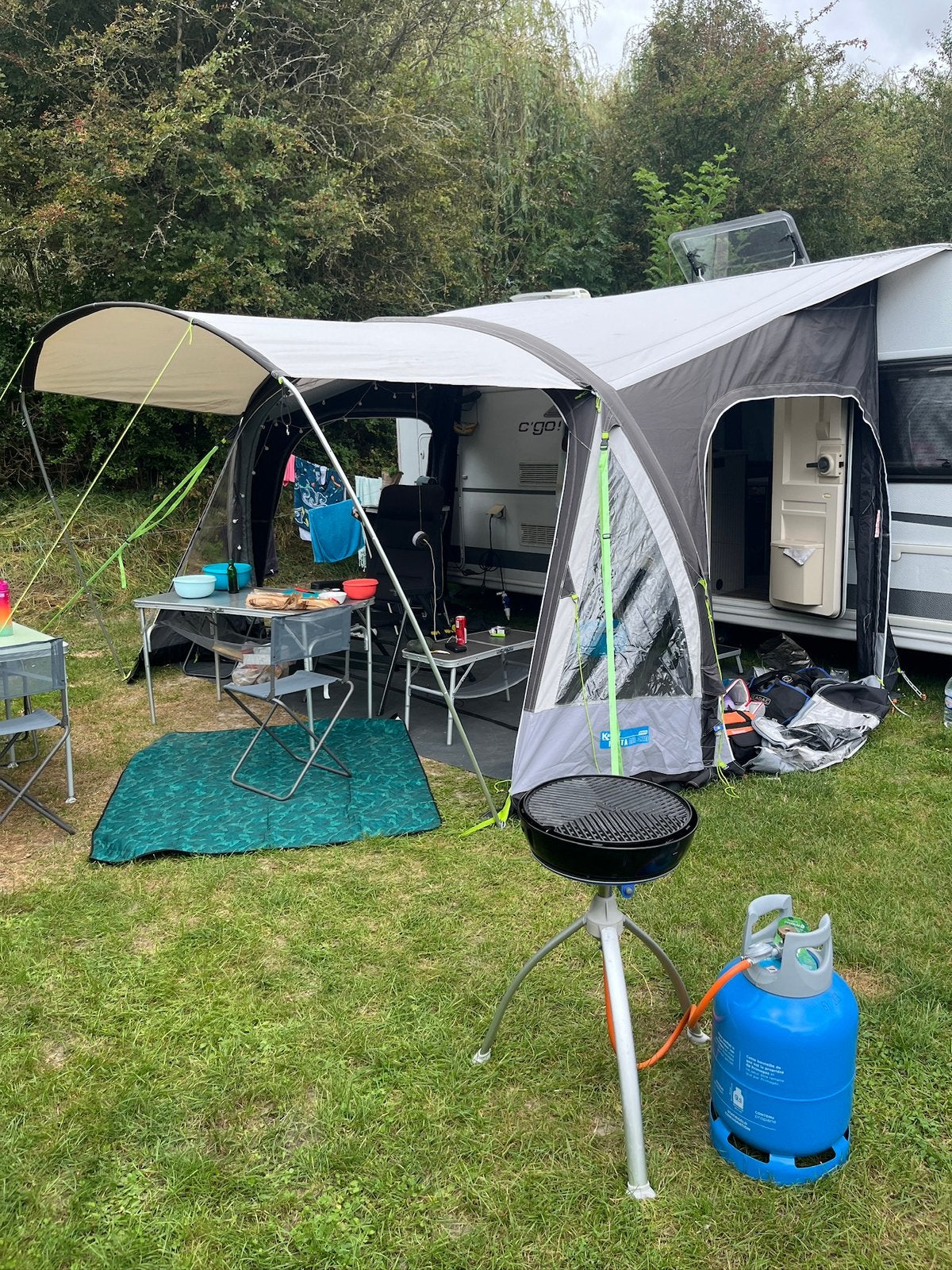 Kampa Fiesta Air Pro 420 met slaapcompartiment en luifel, Ophalen, Zo goed als nieuw