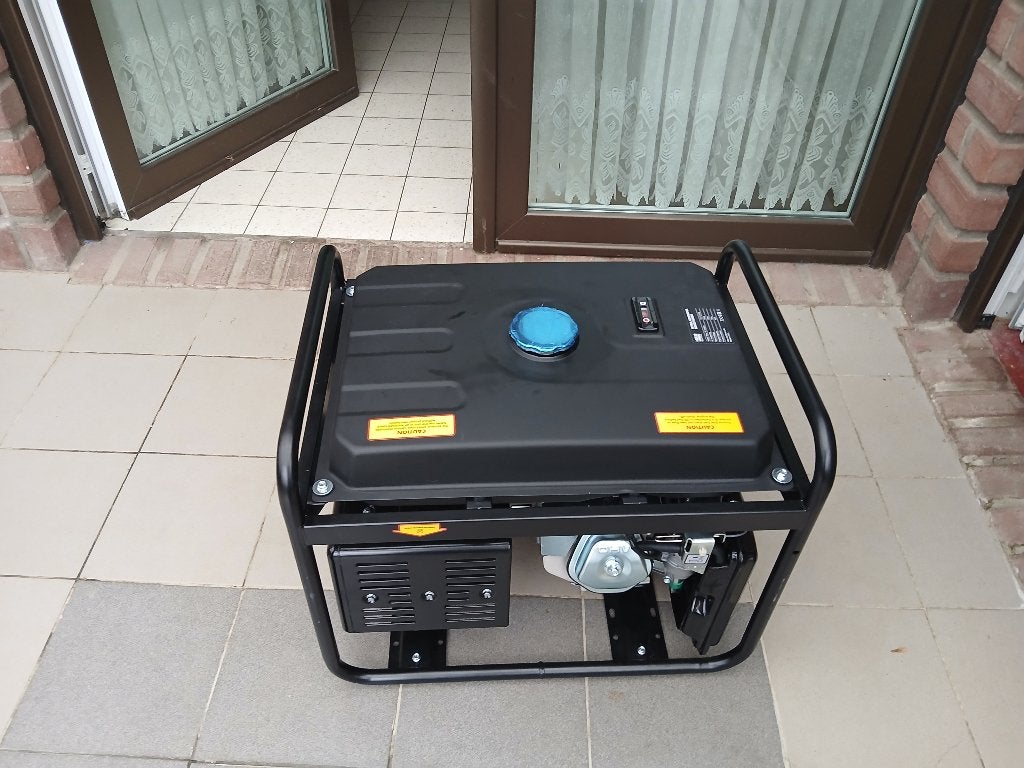 stroom aggregaat 5500W, Doe-het-zelf en Bouw, Aggregaten, Ophalen, Zo goed als nieuw, 5 tot 10 kVA, Benzine