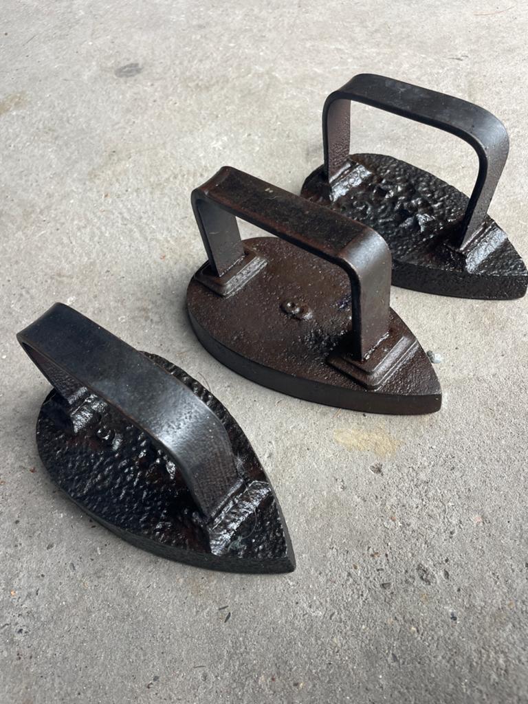 Set antieke gietijzeren strijkijzers, Antiek en Kunst, Ophalen
