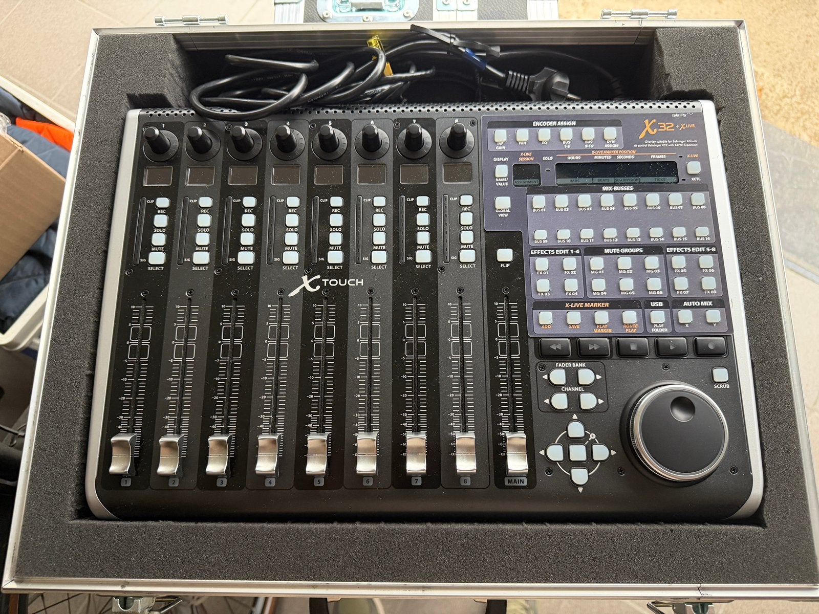 X-touch controller Behringer, Muziek en Instrumenten, Midi-apparatuur, Ophalen of Verzenden, Zo goed als nieuw
