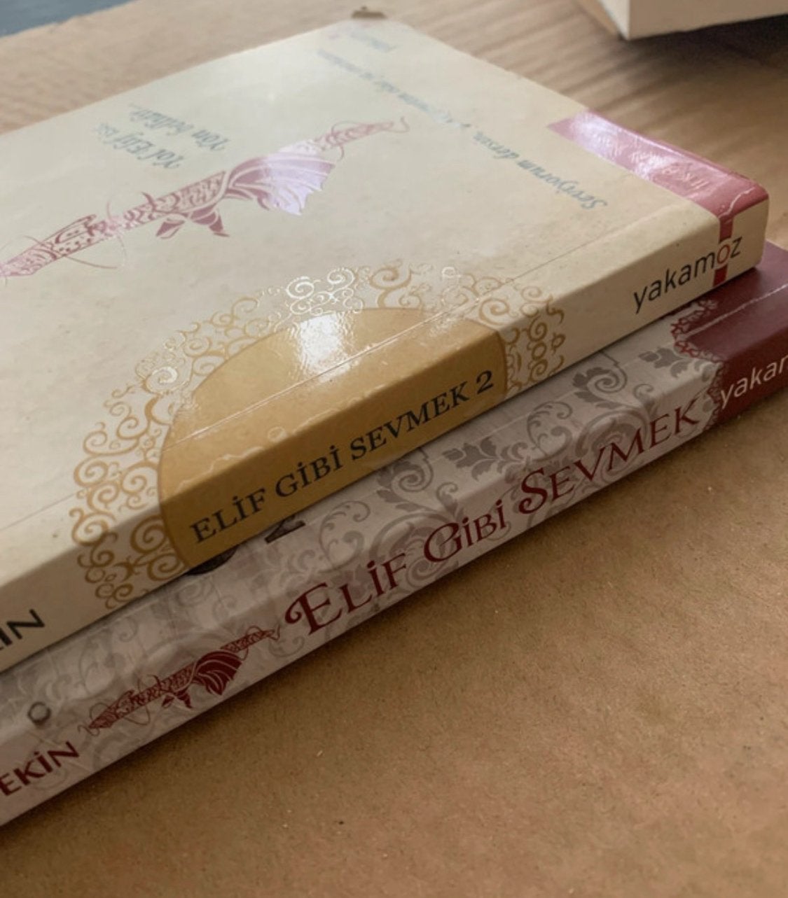 Lot 2 livres turcs en turc. Elif Gibi Sevmek 1 & 2, Enlèvement, Comme neuf