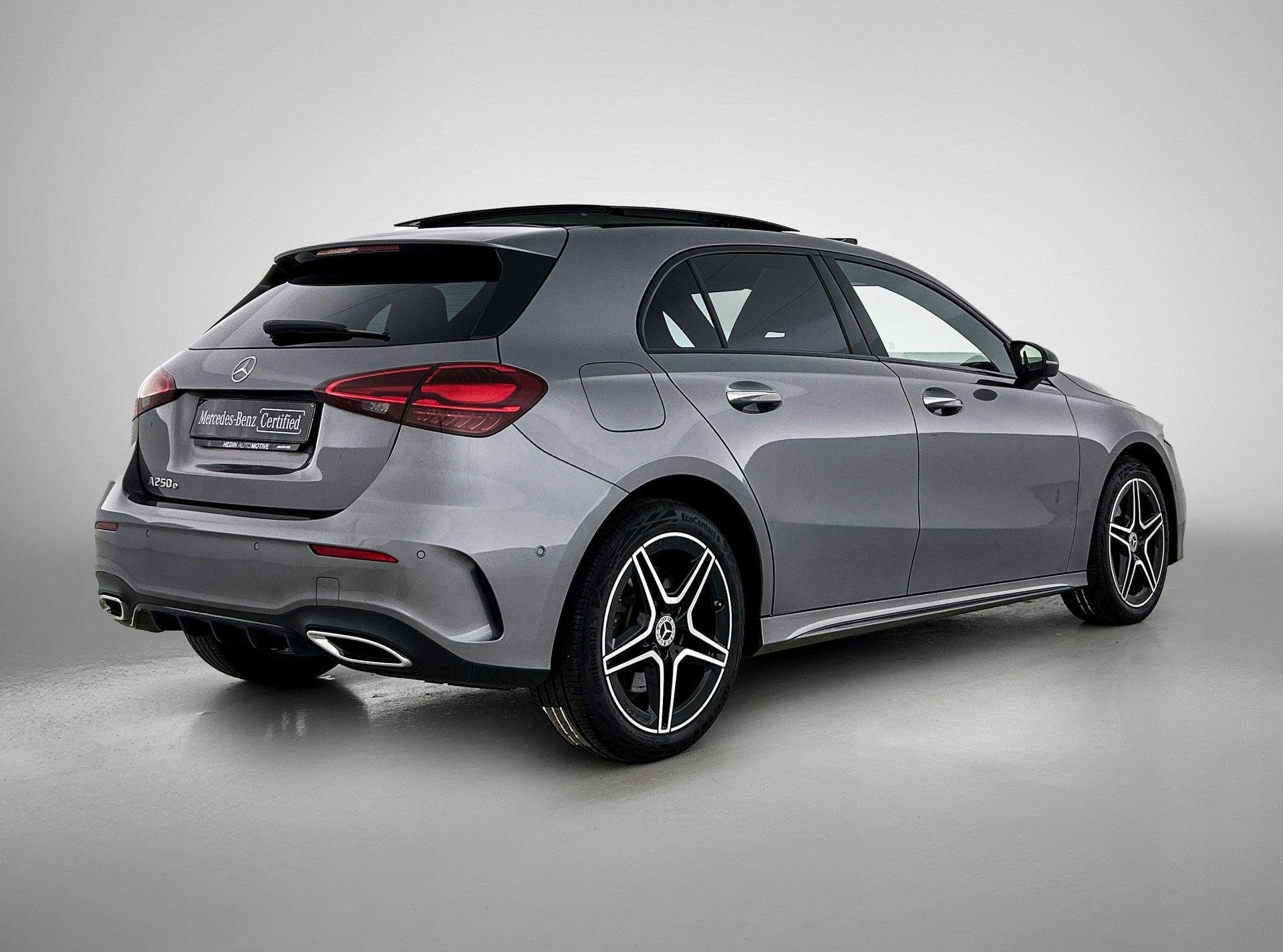 Mercedes-Benz A-Klasse 250 e Hatchback AMG Line | Panoramisc, Auto's, Dealer onderhouden, Stof, Gebruikt, https://public.car-pass.be/vhr/35546abd-63f3-45b8-a165-81348e17445d
