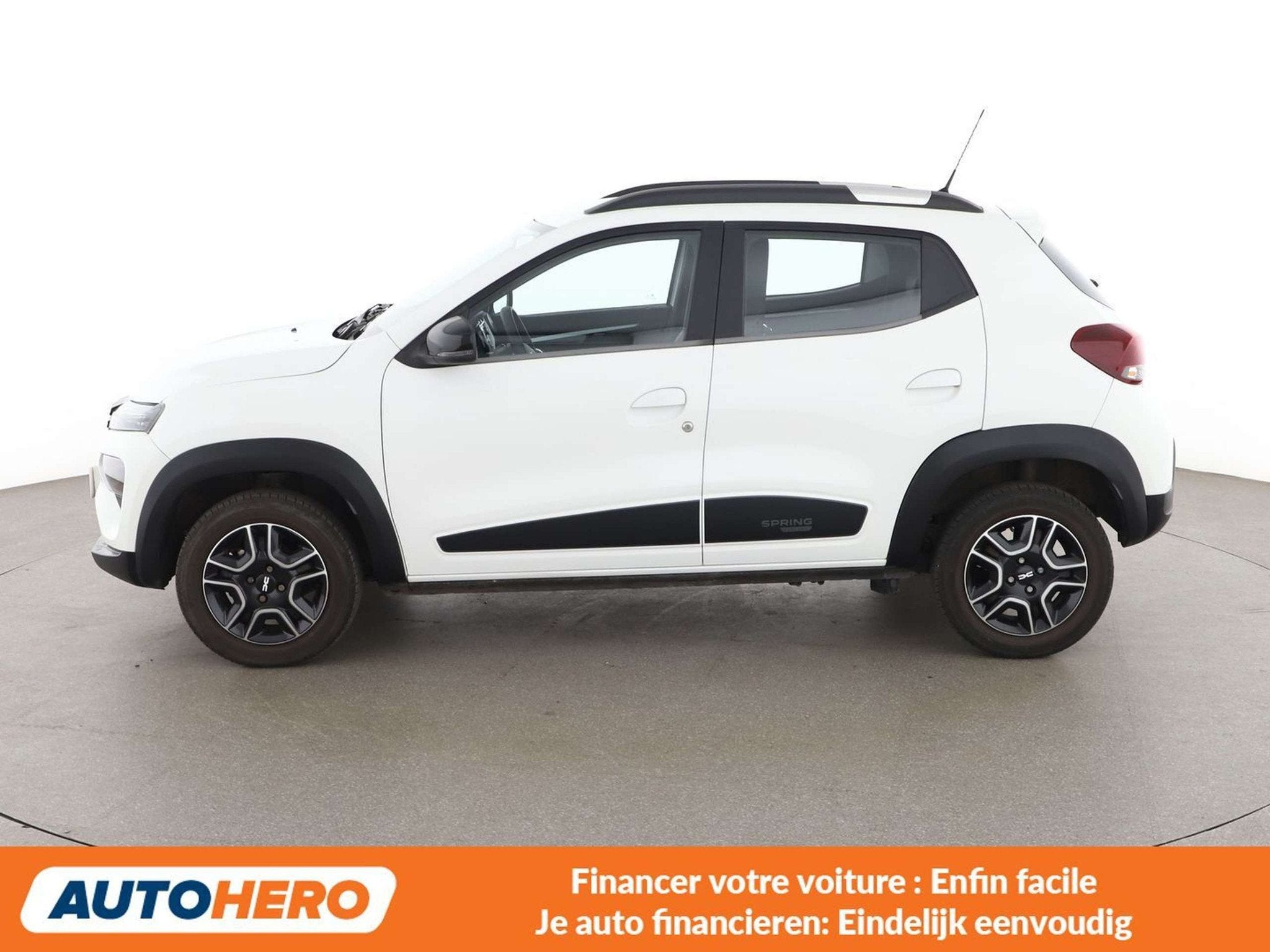 Dacia Spring electric drive 33 kW Essential (bj 2023), Auto's, 4 zetels, Stof, Gebruikt, Zwart