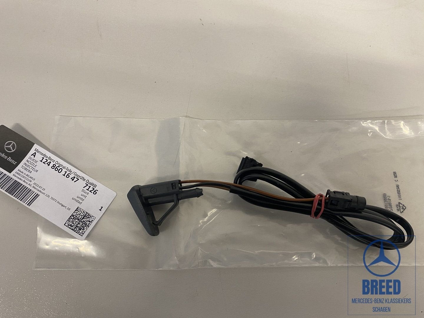 NOS ruitensproeierkop rechts voor Mercedes-Benz W124, Autos : Pièces & Accessoires, Neuf, -, -, Enlèvement ou Envoi