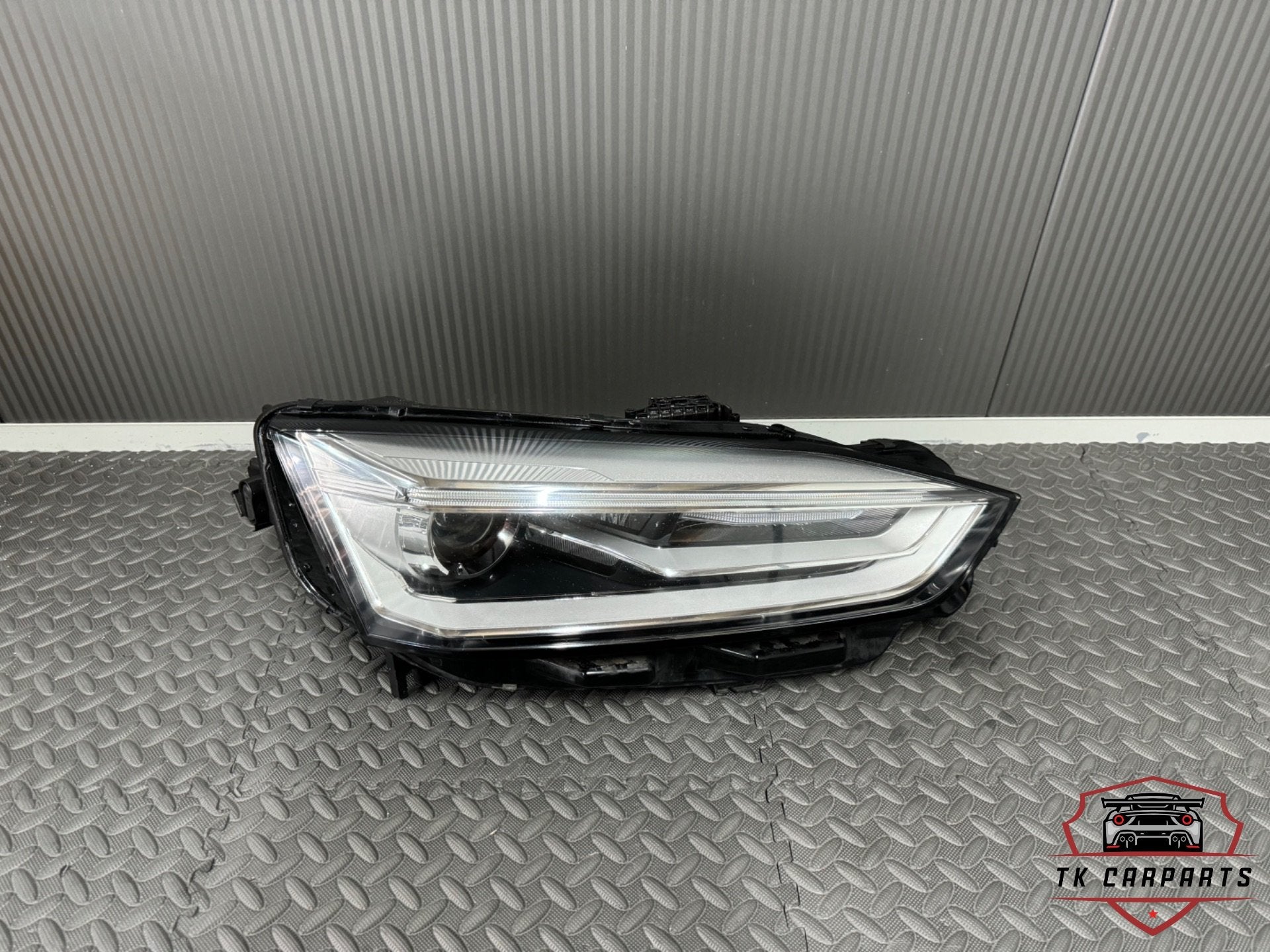 Audi a5 f5 phare x non droit 8w6941006c, AUDI AG, Auto-Union-Strasse 1
85045  Ingolstadt, DE, Audi, Utilisé