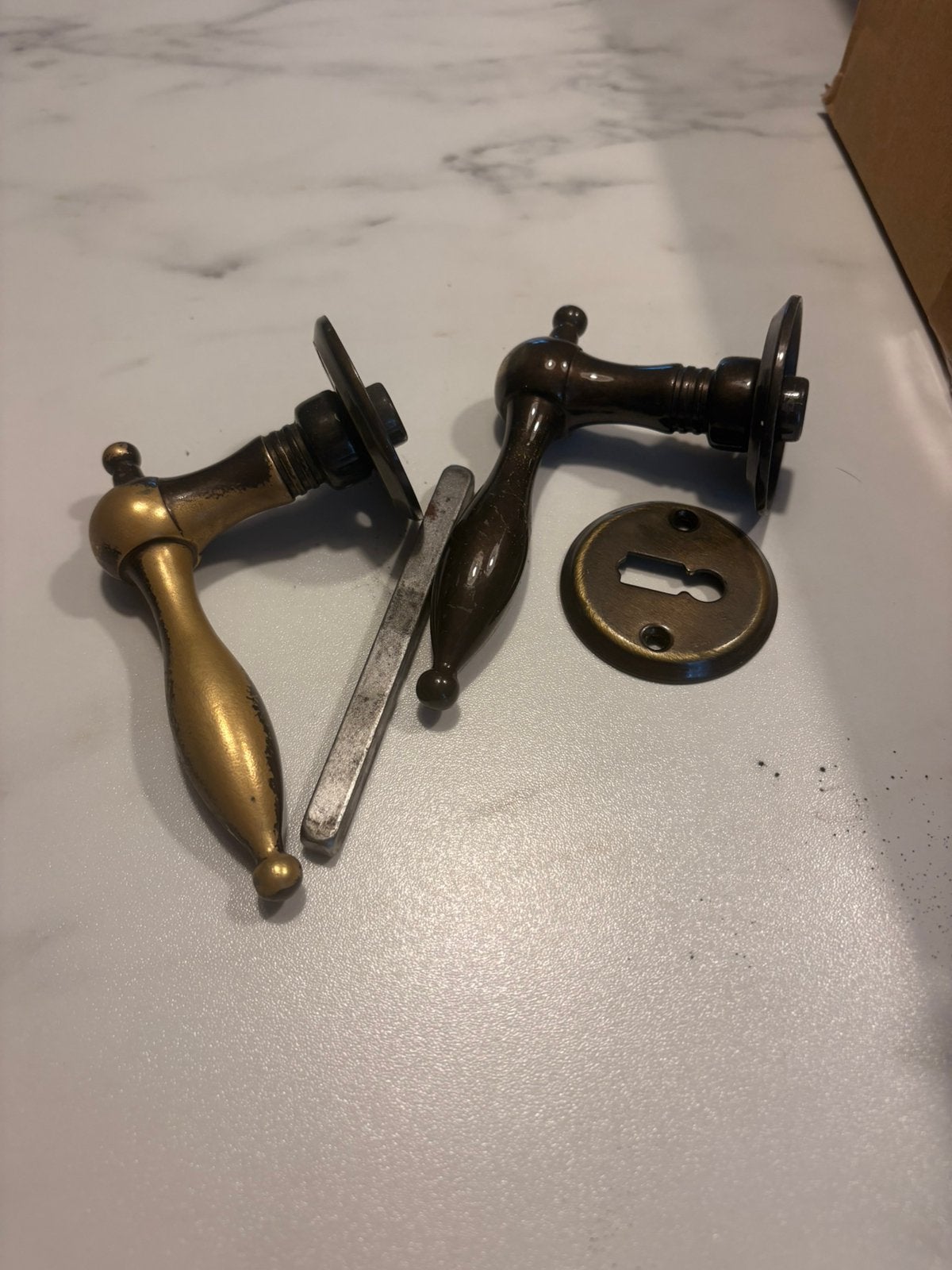 Lot van 8 vintage deurklinkensets met platen – antieke stijl, Ophalen, Gebruikt
