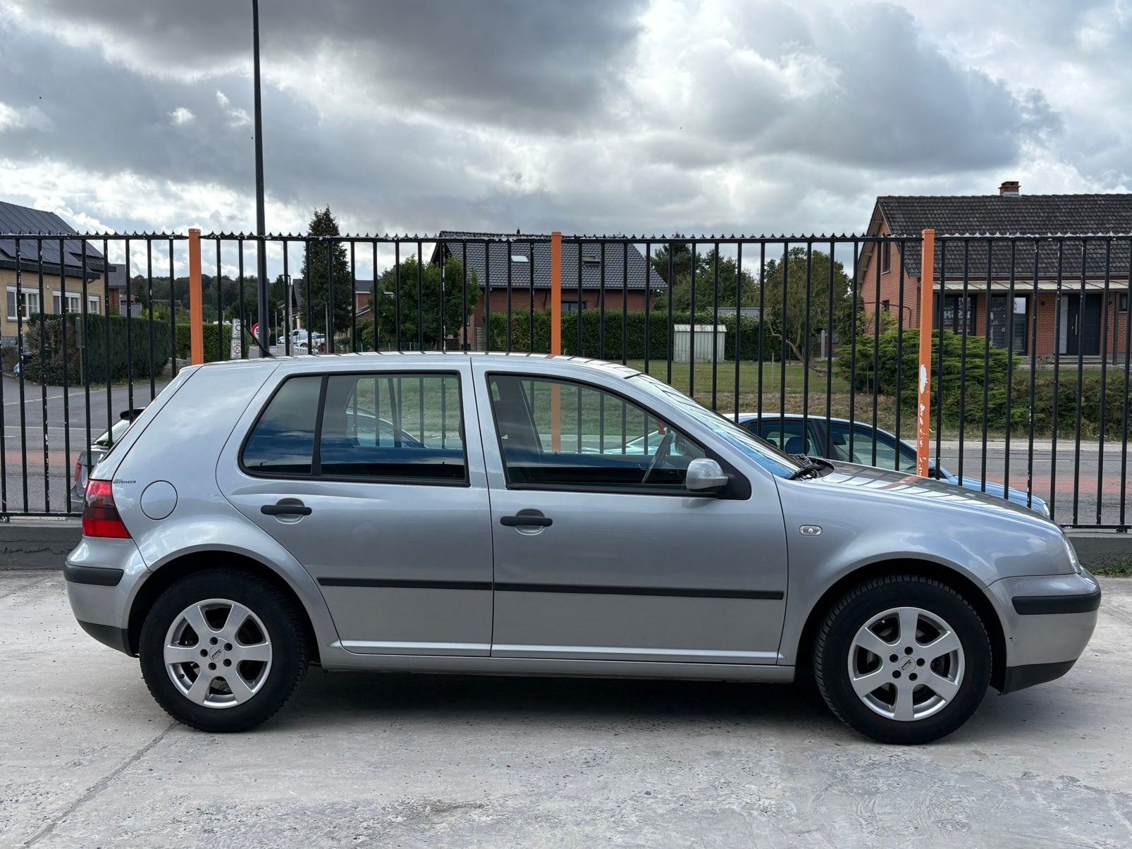 VW GOLF 4 ÉDITION SPÉCIAL 1.4i ESSENCE 5 PORTES 2002, Auto's, Voorwielaandrijving, Stof, Zwart, Bedrijf