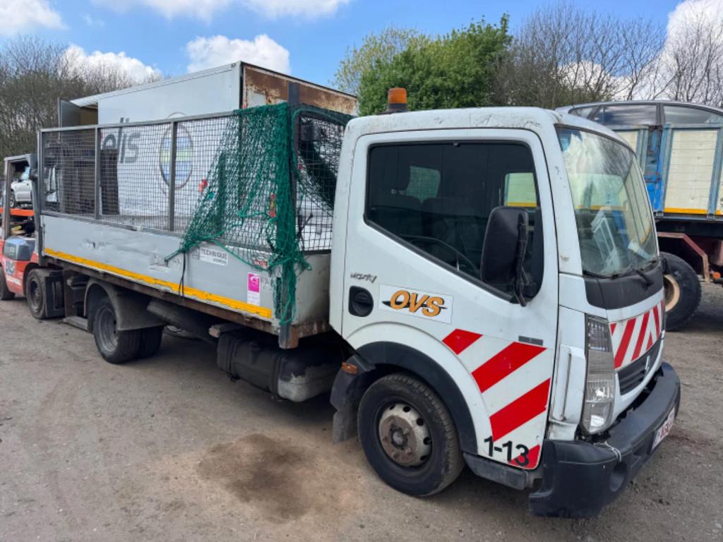 Renault Maxity *ENGINE BROKEN-MOTORSHADEN-MOTEUR HS*, Achterwielaandrijving, Gebruikt, Renault, Wit