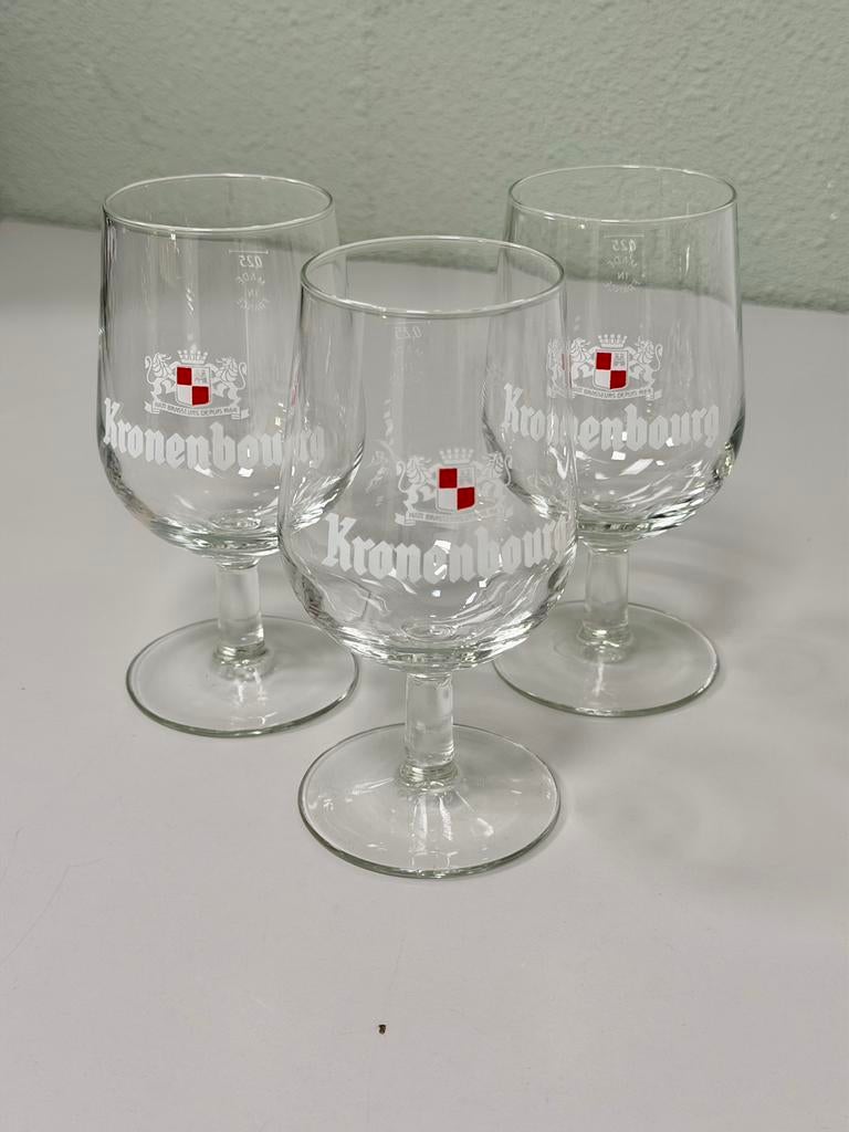 3x Kronenbourg 1664 Bierglas 0.33L Op Voet Made in France, Verzamelen, Ophalen of Verzenden, Zo goed als nieuw, Glas of Glazen