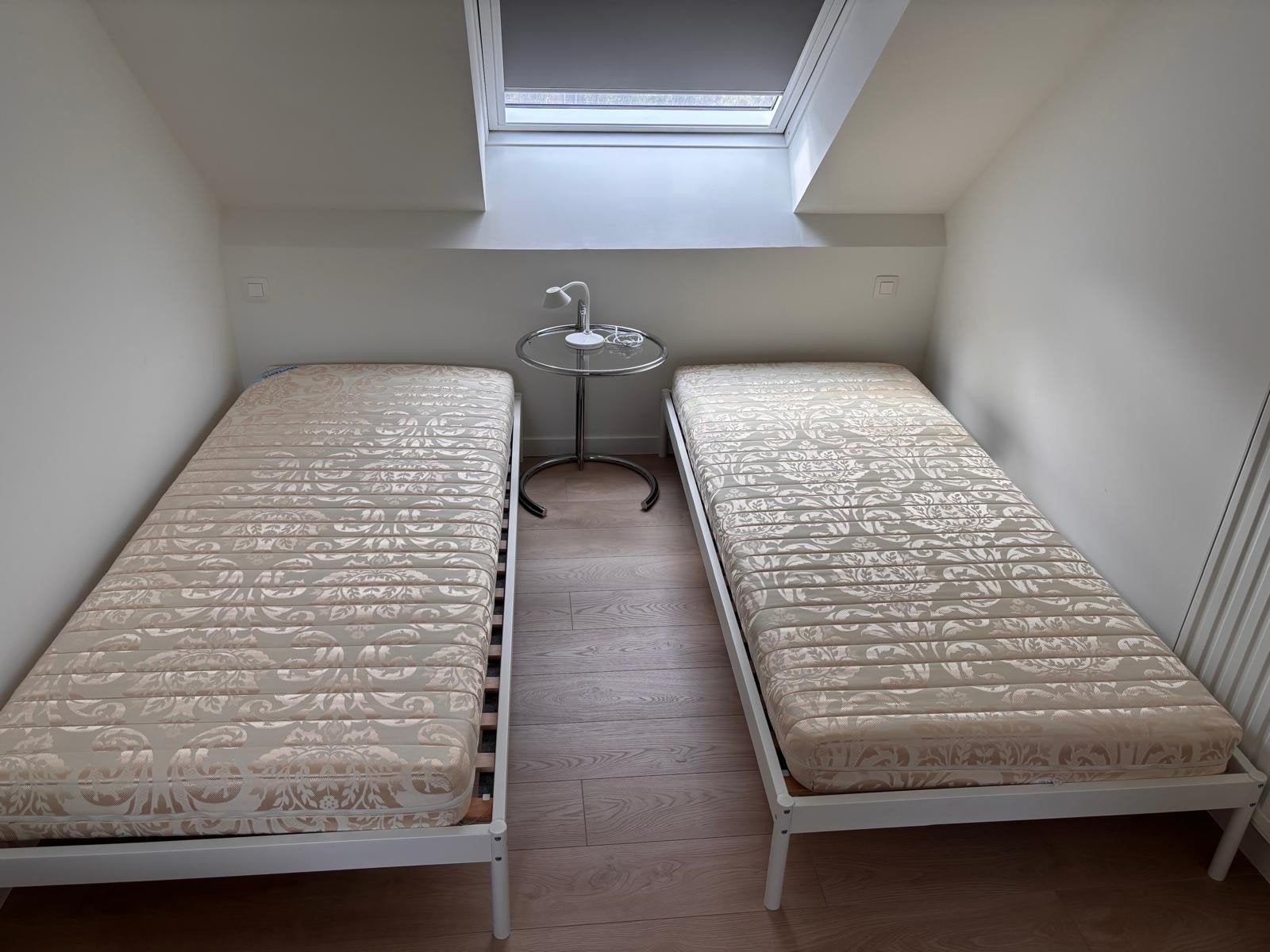 Lit simple 90 x 200 avec matelas - Parfait état, Enlèvement