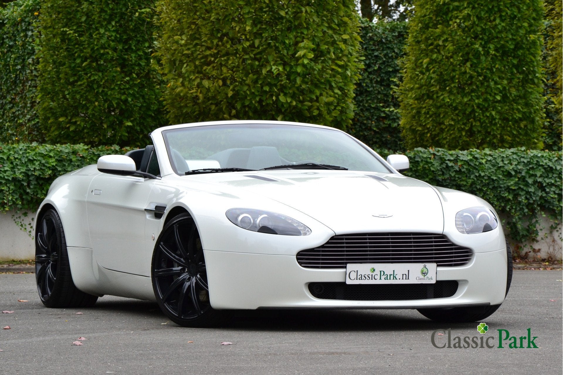 Aston Martin V8 Vantage Roadster (bj 2007), Auto's, Achterwielaandrijving, 8 cilinders, Wit, Leder