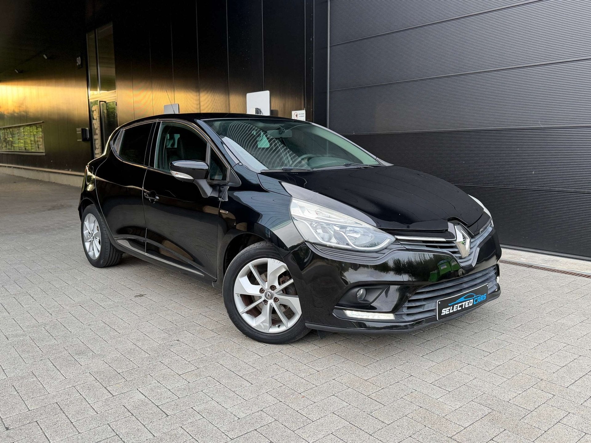 Renault Clio Clio 1.2 TCe Energy Initiale Paris EDC, Automaat, Dealer onderhouden, Stof, 4 cilinders