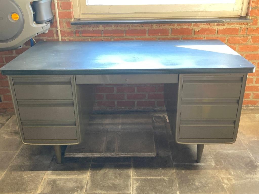 Vintage industrieel metalen bureau met 7 lades, Huis en Inrichting, Bureaus, Ophalen, Overige typen, Gebruikt, Met lades
