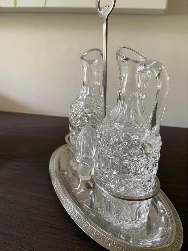 Huilier-vinaigrier vintage en verre moulé avec support, Antiquités & Art, Enlèvement