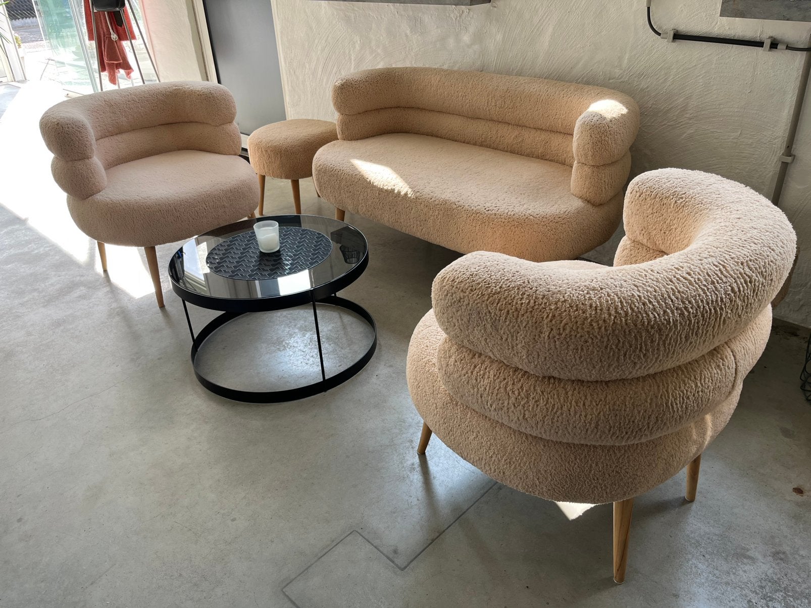 Beige, vijfdelig, stoffen salon met houten poten, Huis en Inrichting, Ophalen, Zo goed als nieuw, Stof