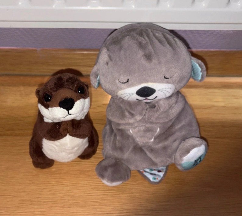 Lot de 2 peluche loutre, Comme neuf, Beige, Interactif, Enlèvement