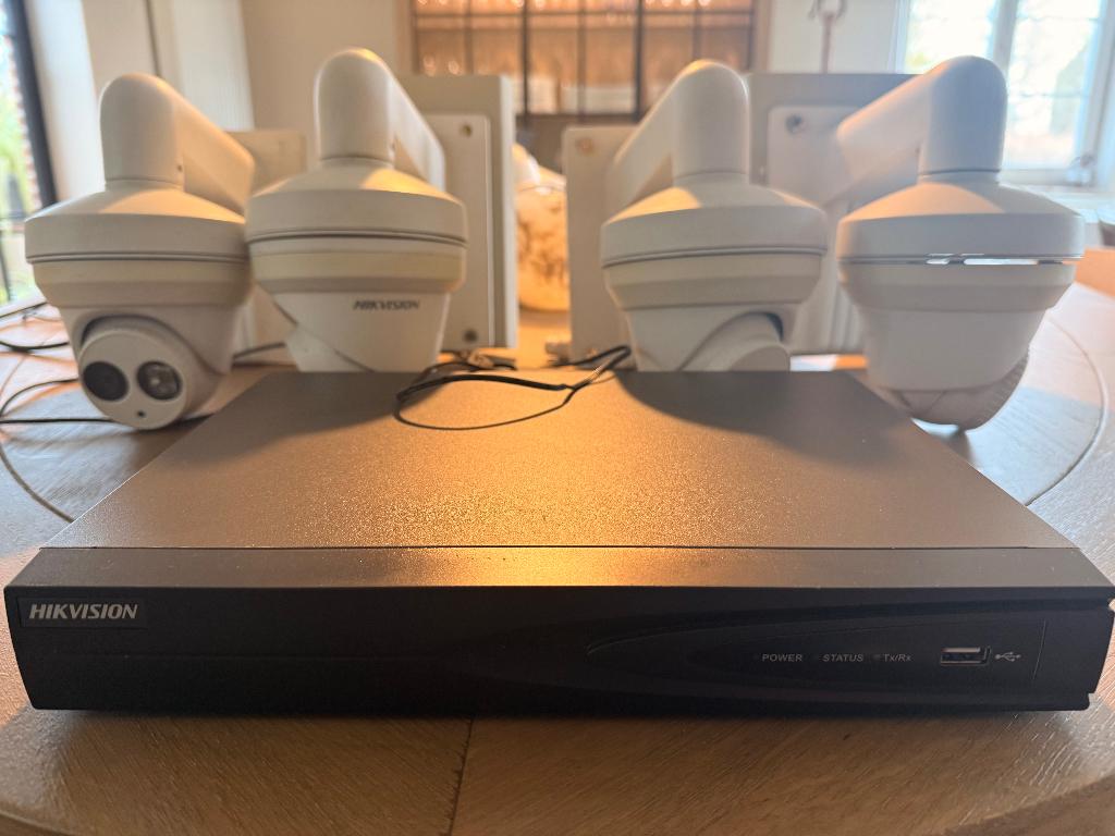 Lot de 4 caméras de surveillance filaire + enregistreur, Enlèvement, Comme neuf, Caméra extérieure