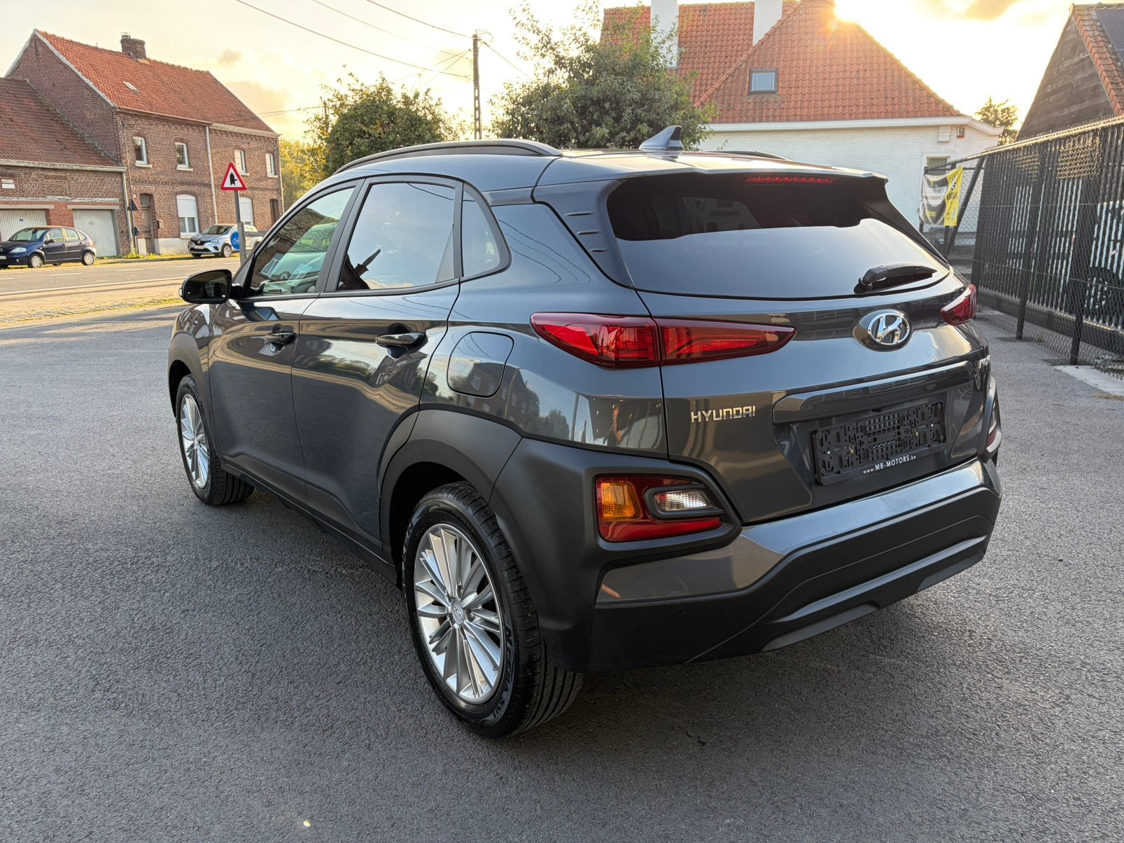 Hyundai Kona 1.0 TGDI YES!, Auto's, Voorwielaandrijving, Lane Keeping Assist, Stof, https://public.car-pass.be/vhr/8b840fcf-e696-44a7-9c3d-6e815371abcf