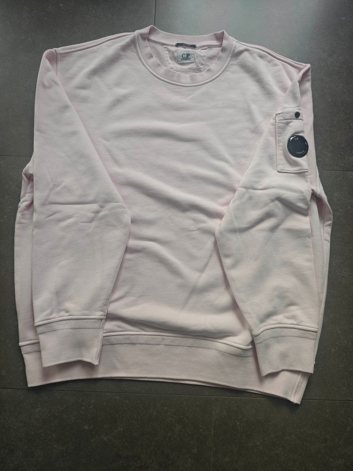 Nieuwe Trui C.P. Company maat XL, valt als L, Neuf, C.P. Company, Rose, Taille 56/58 (XL)