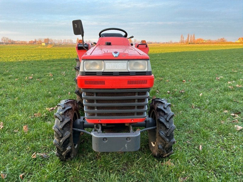 Mini-tracteur Kubota Sunshine L1-195 à quatre roues motrice, Jusqu'à 80 ch, Autres marques