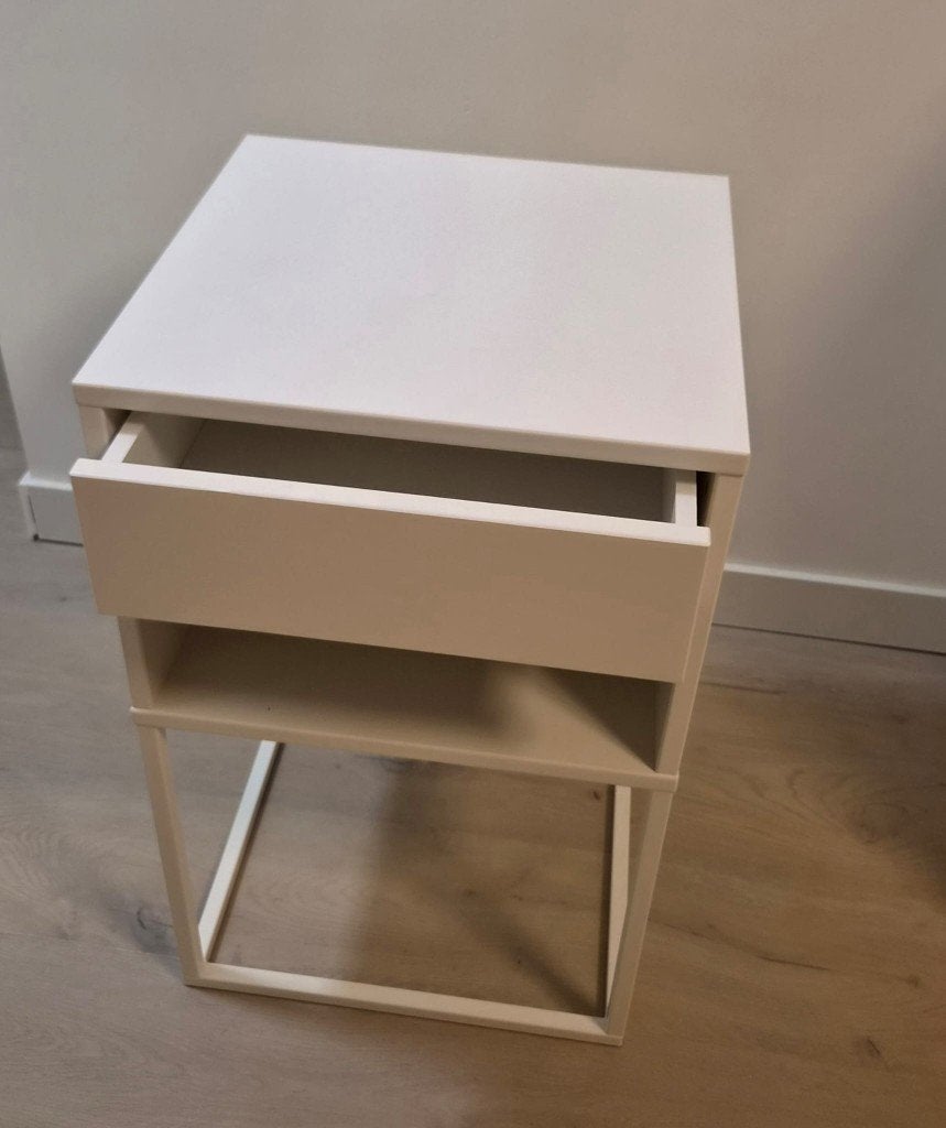 Set van 2 IKEA VIKHAMMER nachtkastje WIT, Ophalen, Zo goed als nieuw
