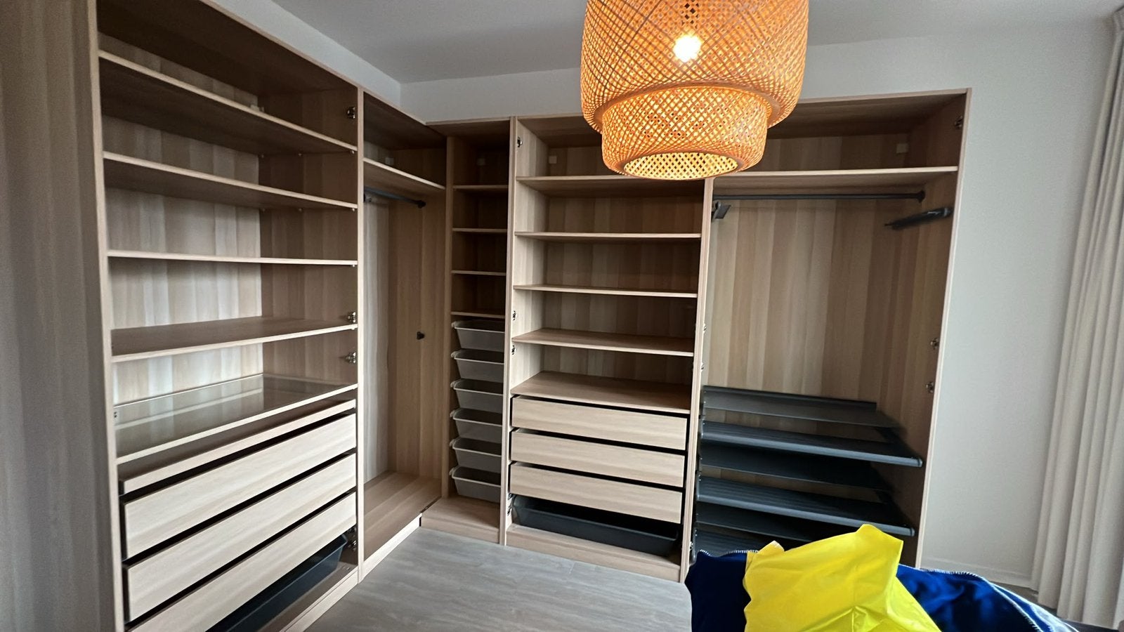 Dressing IKEA PAX, Enlèvement