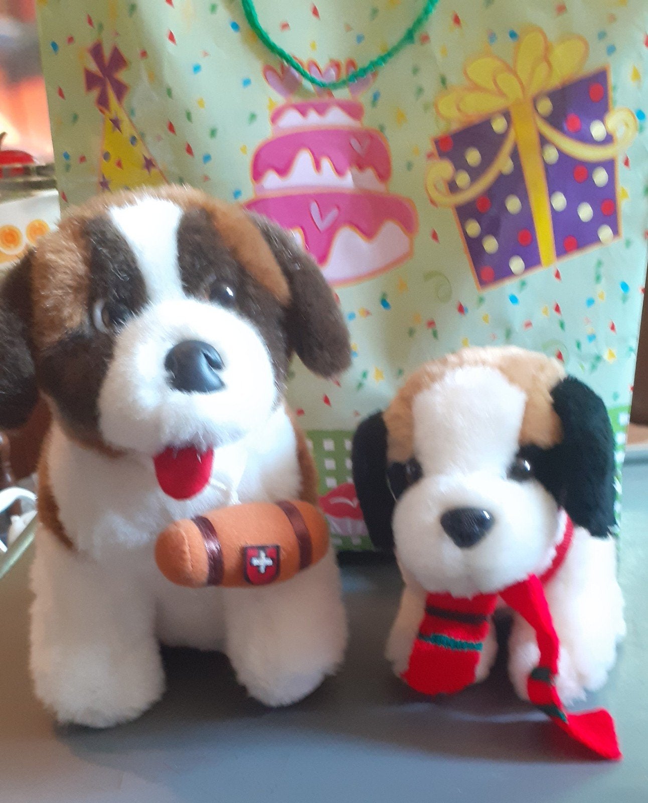 Deux peluches chien de montagne, Enfants & Bébés, Jouets | Peluches, Enlèvement ou Envoi, Chien