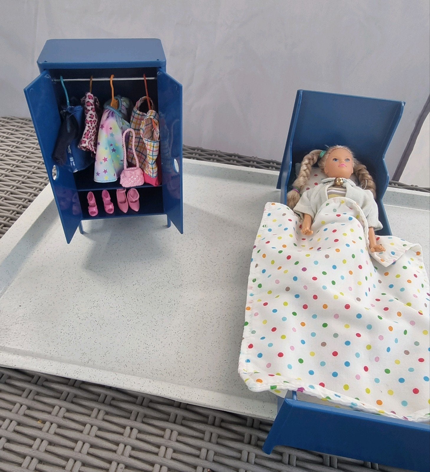 chambre barbie, Enlèvement, Barbie