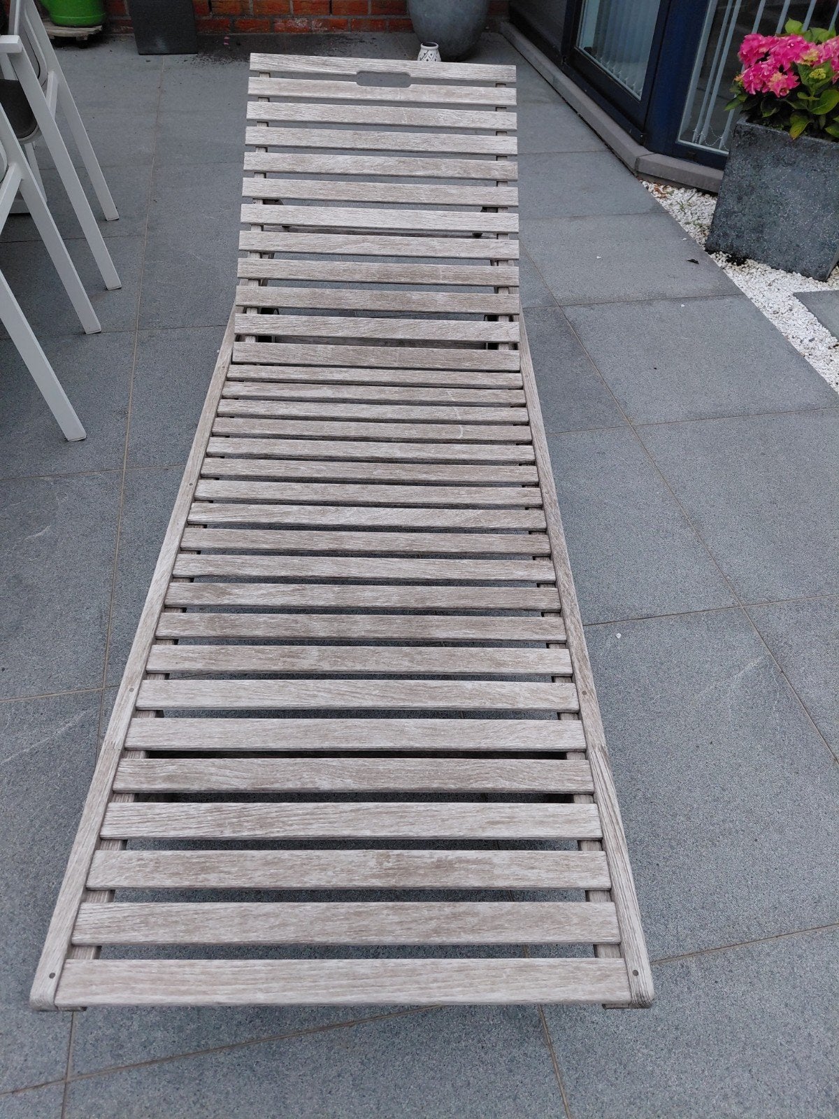 Teak ligbed met bijbehorend lichtgroen kussen, Tuin en Terras, Ligbedden, Ophalen