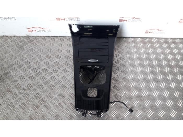 Middenconsoles van een Mercedes CLA, Gebruikt, -, Ophalen of Verzenden, -