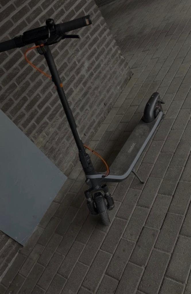 Ninebot e scooter, Fietsen en Brommers, Steps, Ophalen, Zo goed als nieuw