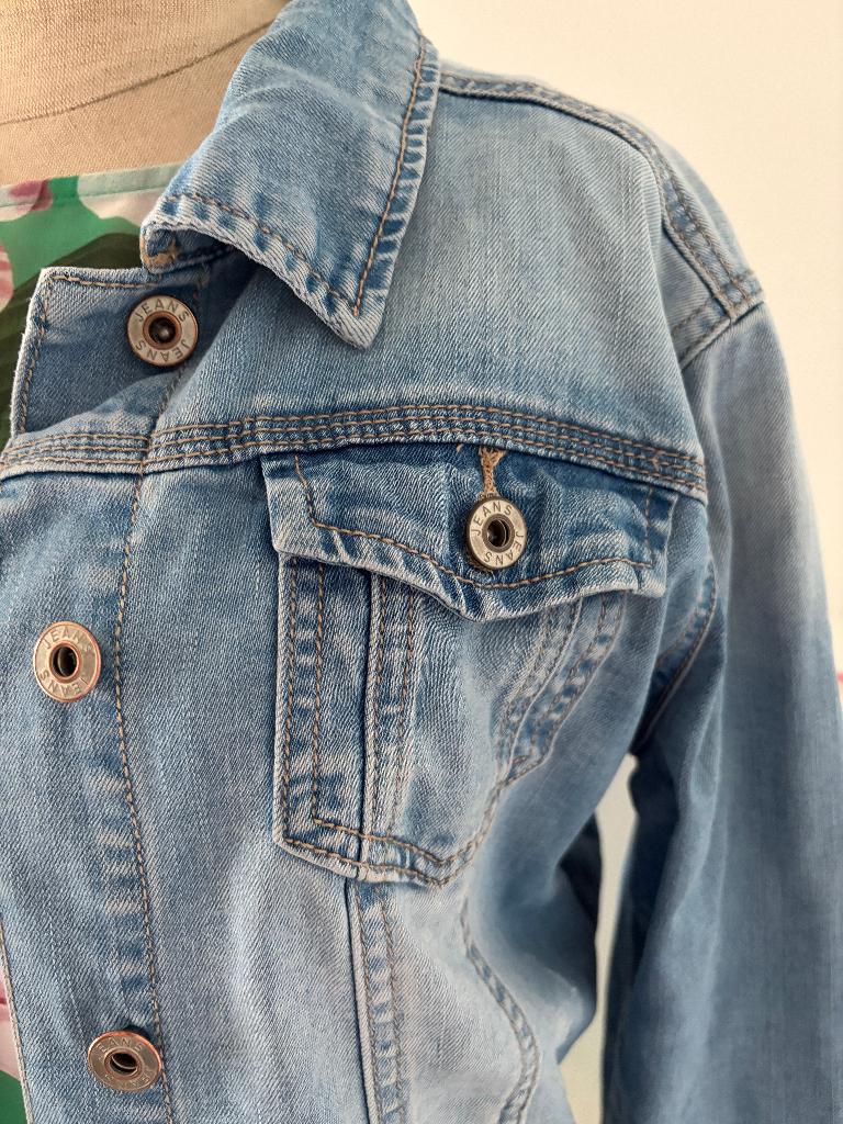 Jeansvest in blauw of zachtgroen, Kleding | Dames, Jasjes, Kostuums en Pakken, Ophalen of Verzenden, Zo goed als nieuw, Maat 36 (S)