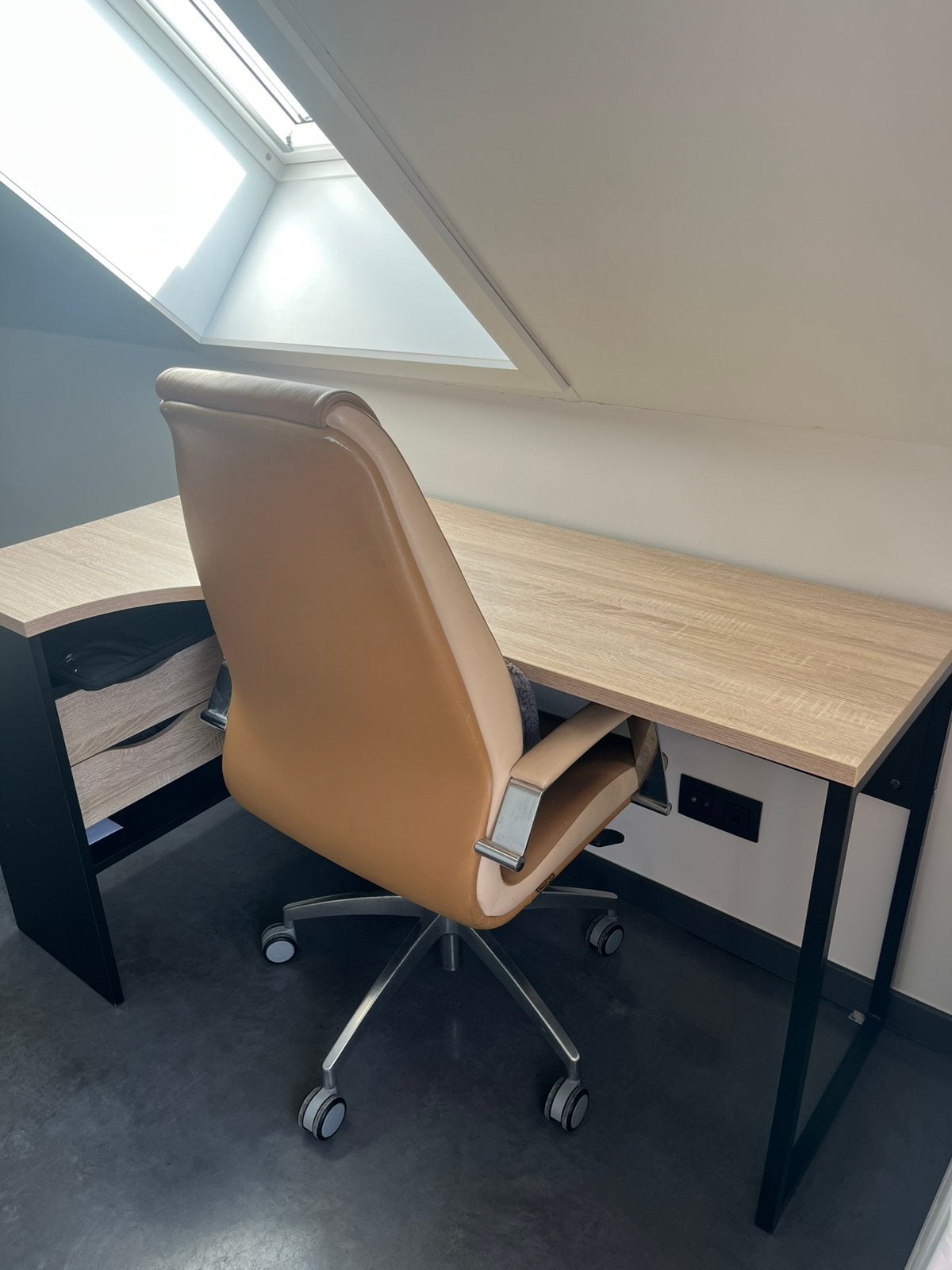 Bureau met stoel, Ophalen, Zo goed als nieuw
