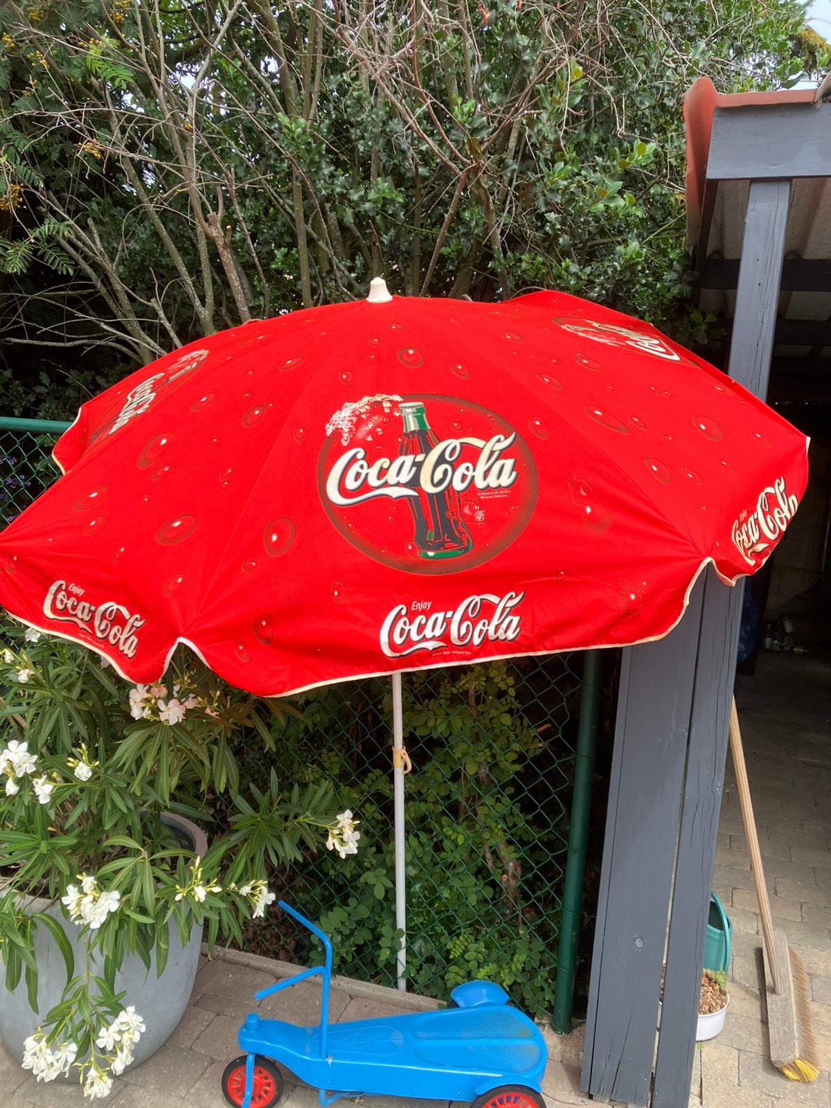 Parasol coca cola, Ophalen