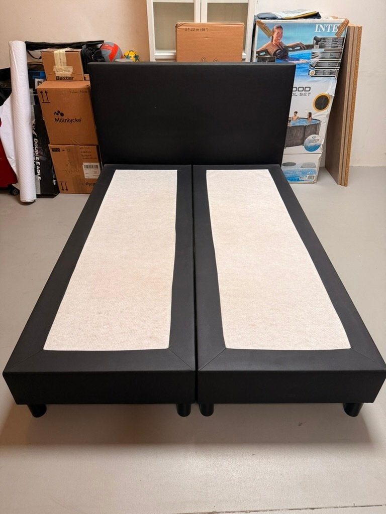 Sommier double noir élégant avec tête de lit, Maison & Meubles, Queen size, 140 cm, Enlèvement, Utilisé